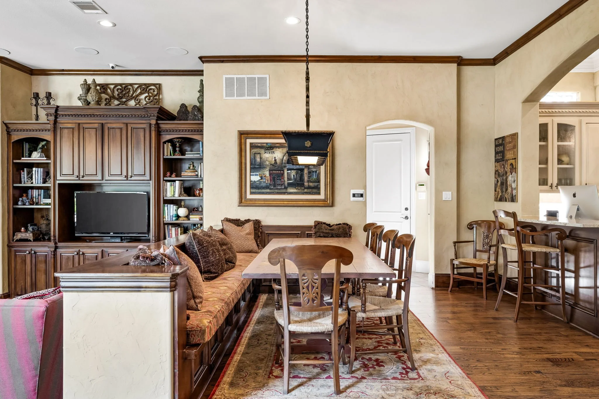 22-web-or-mls-3020 Shelton Way-22.jpg