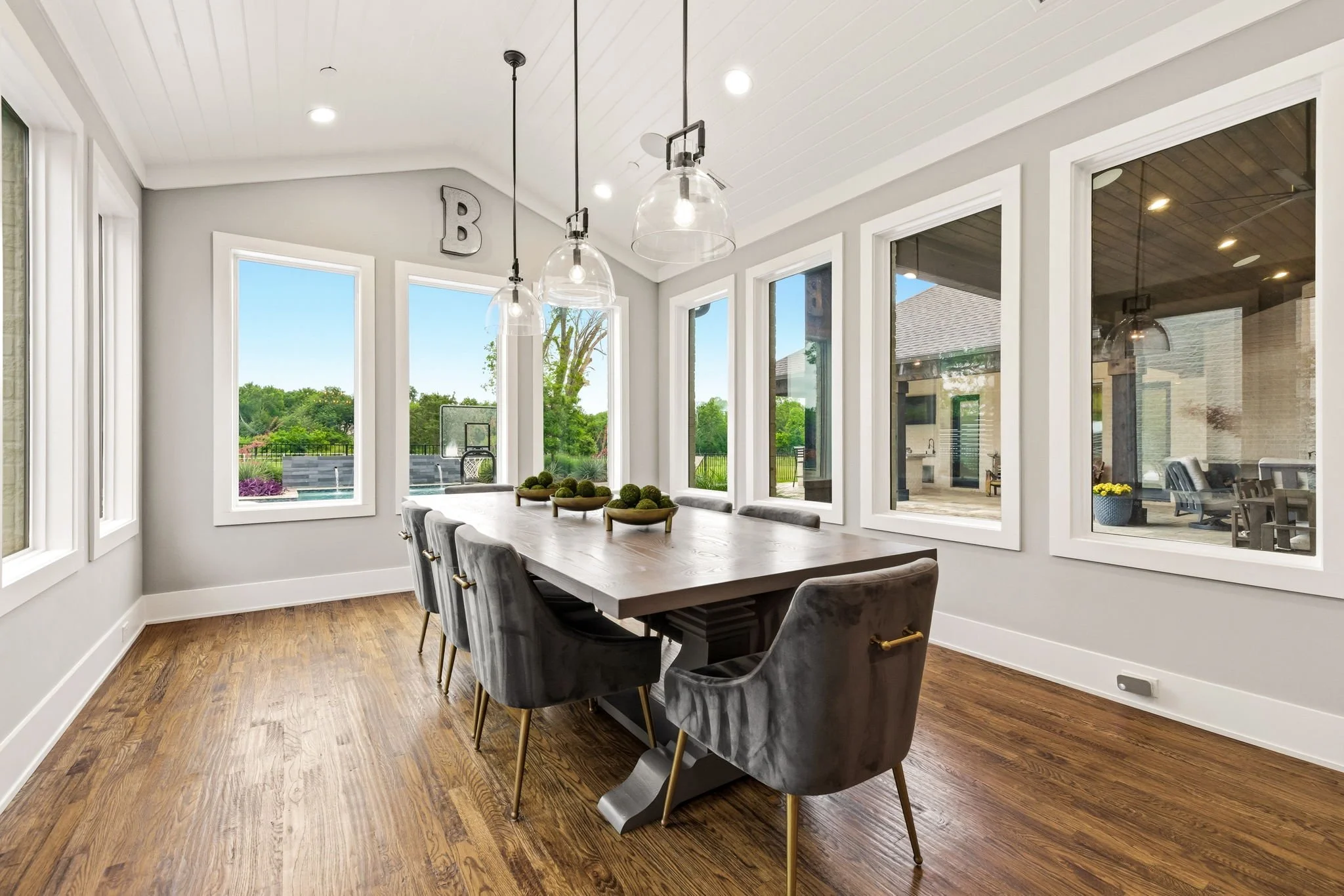 17-web-or-mls-7851 Meadow Hill-17.jpg