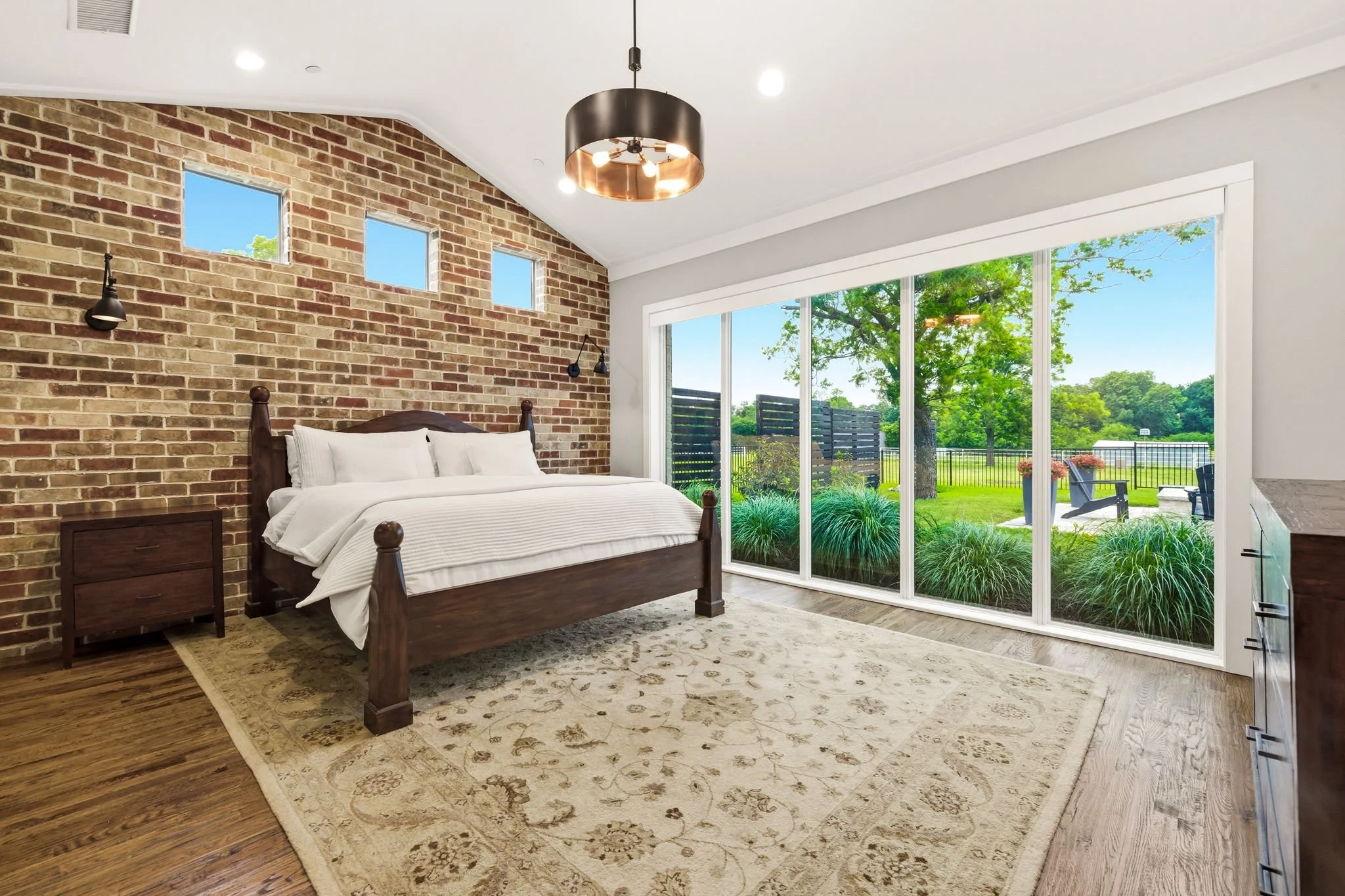 19-web-or-mls-7851 Meadow Hill-19.jpg