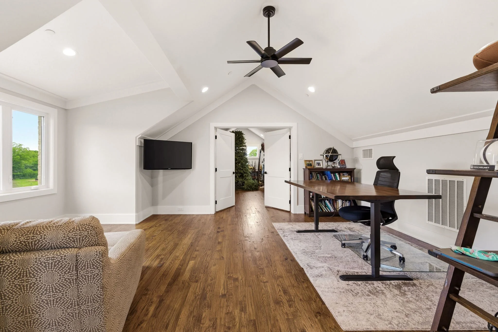 42-web-or-mls-7851 Meadow Hill-42.jpg