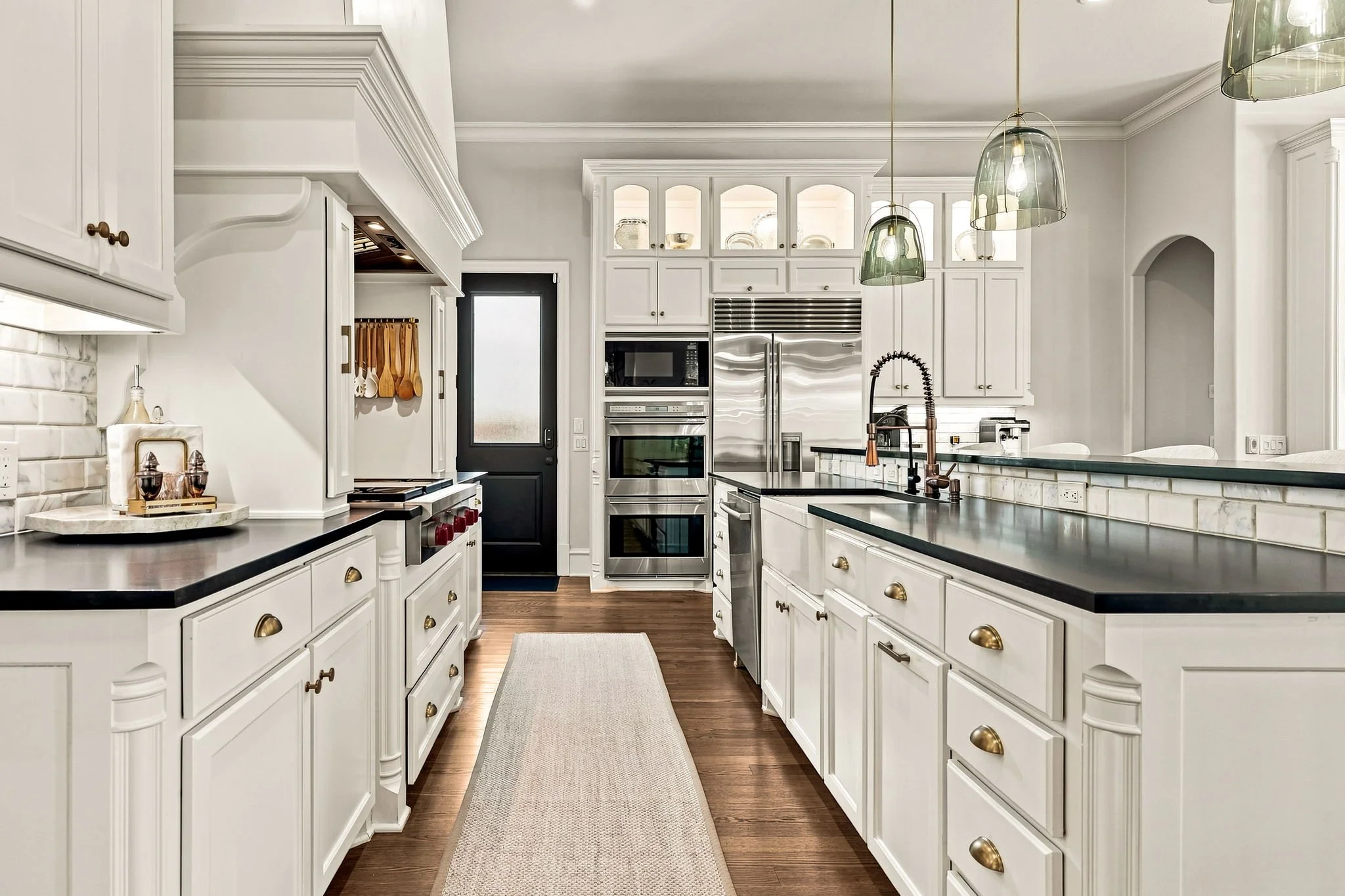 19-web-or-mls-2120 Meadow View-19.jpg