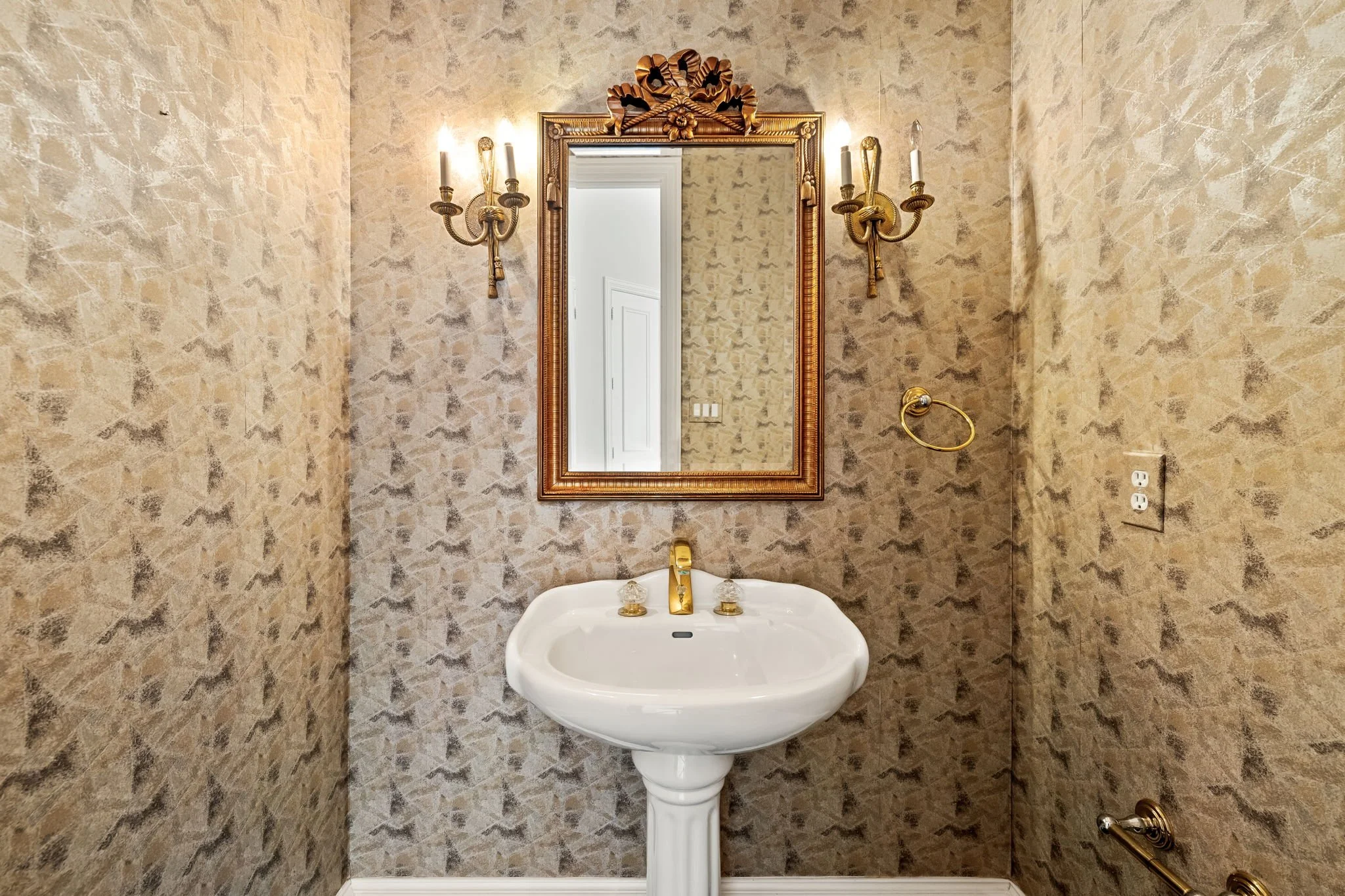 10-web-or-mls-1504 Eastwick-10.jpg