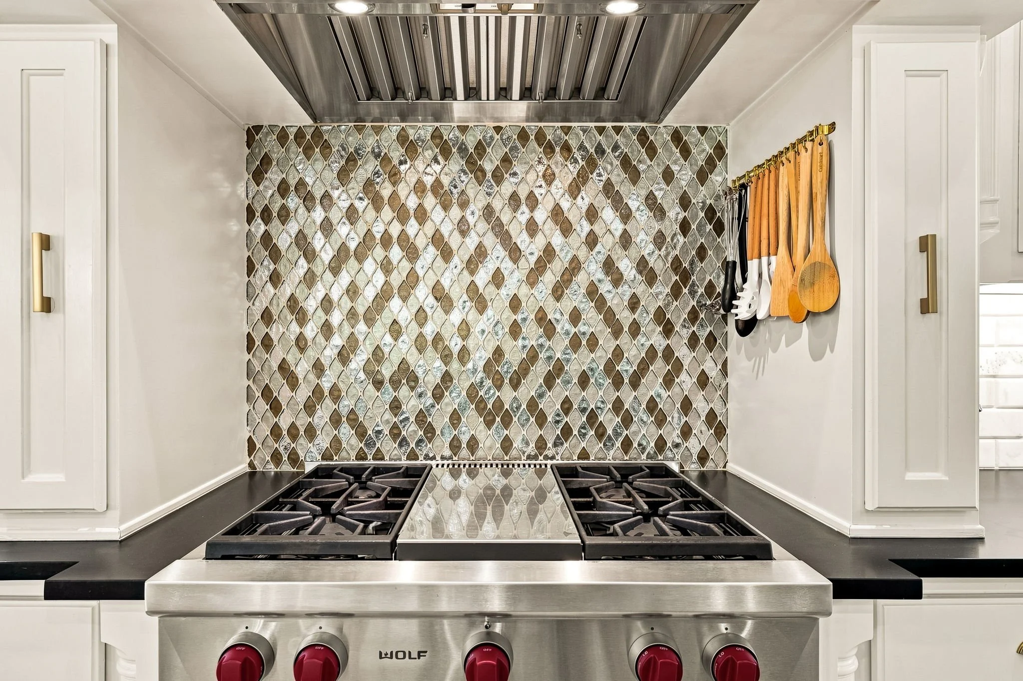 22-web-or-mls-2120 Meadow View-22.jpg