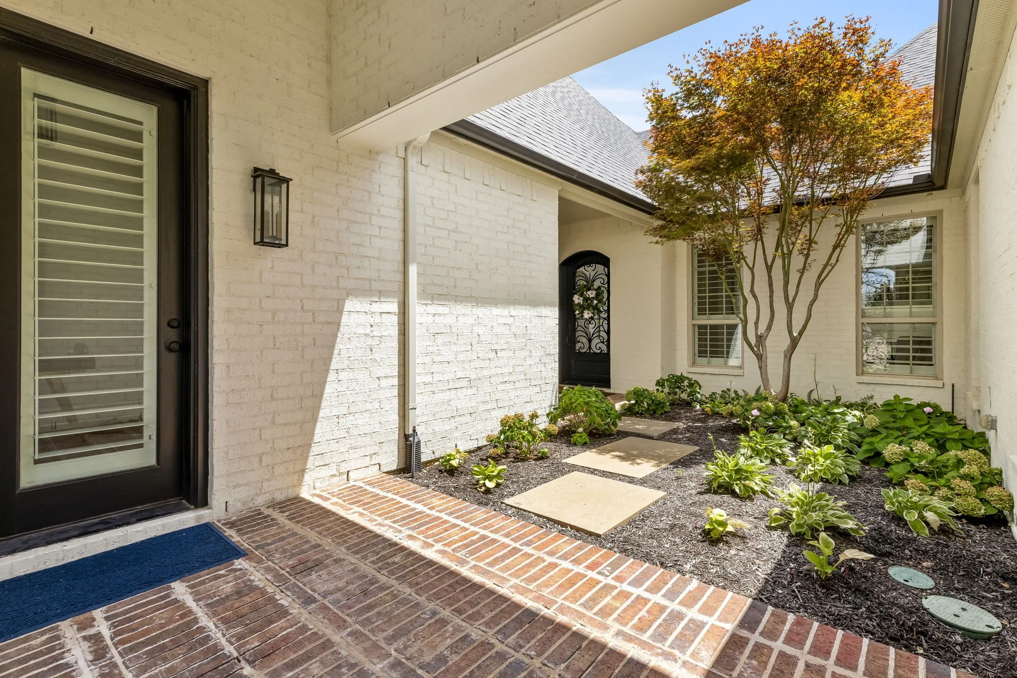4-web-or-mls-2120 Meadow View-04.jpg