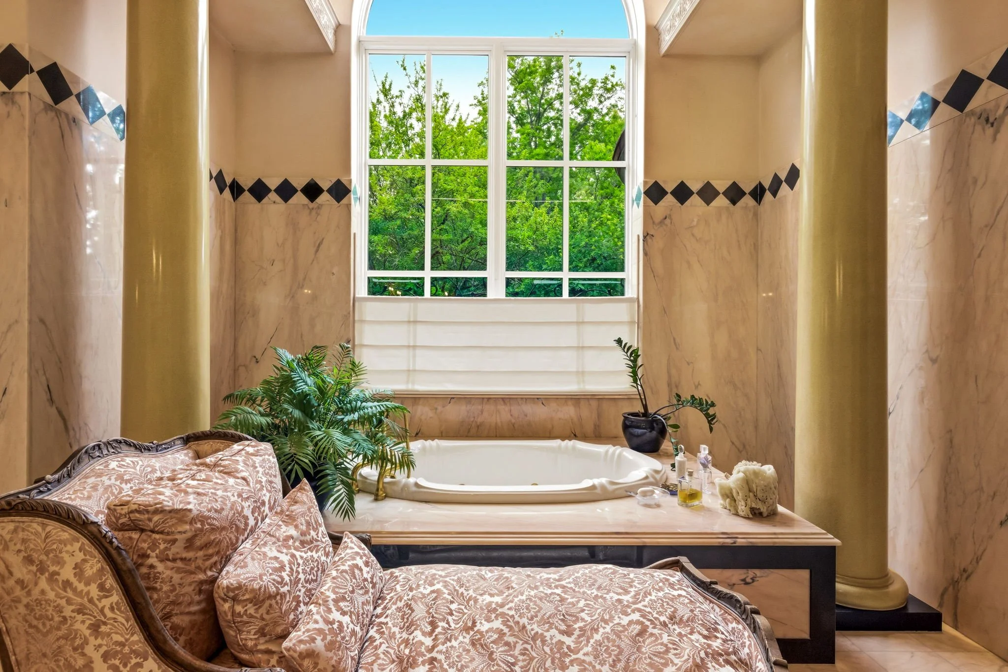 6-web-or-mls-5817 Red Wolf - Primary Bedroom Suite-6.jpg