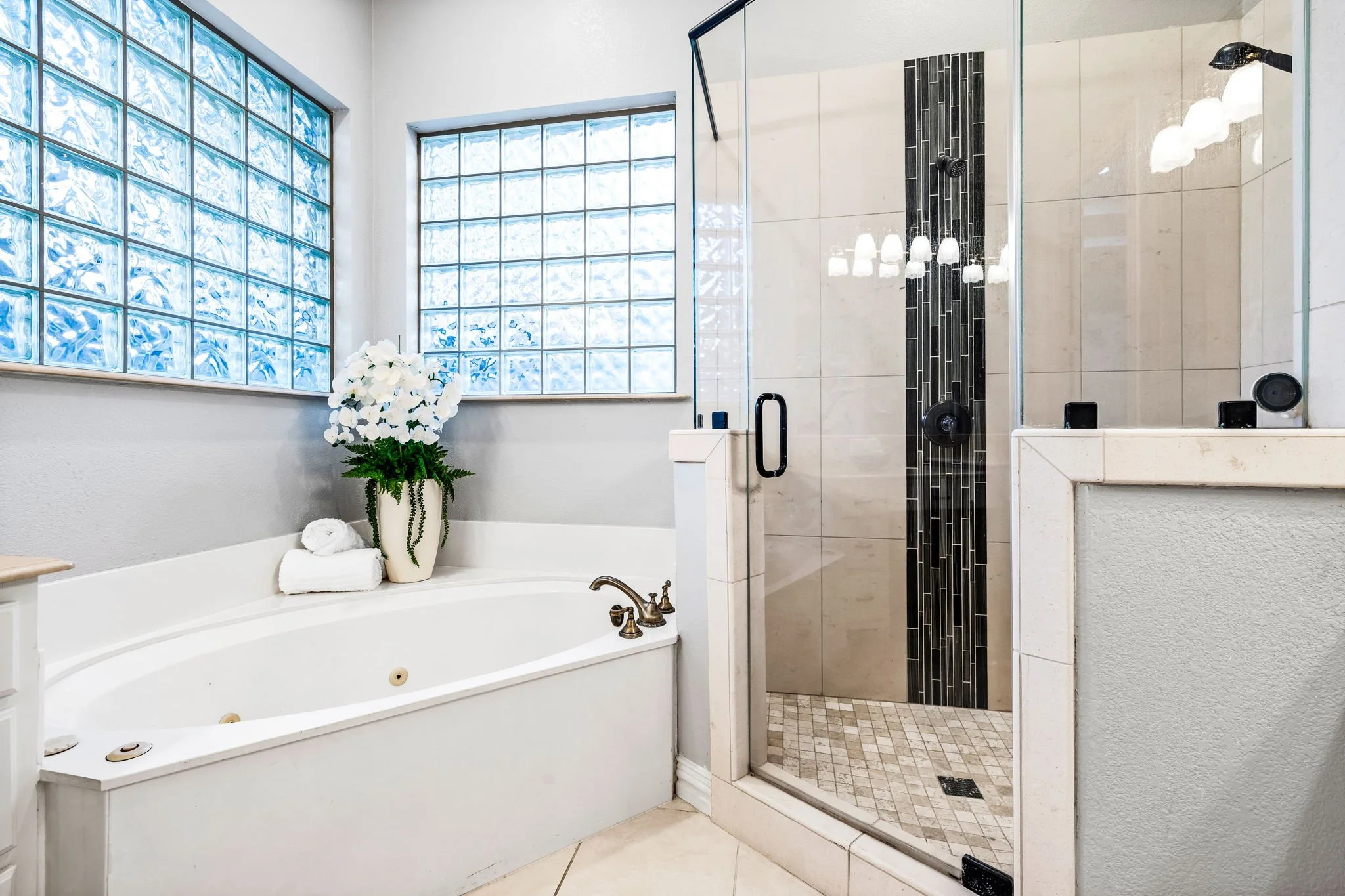 31-web-or-mls-6609 Riverhill-31.jpg