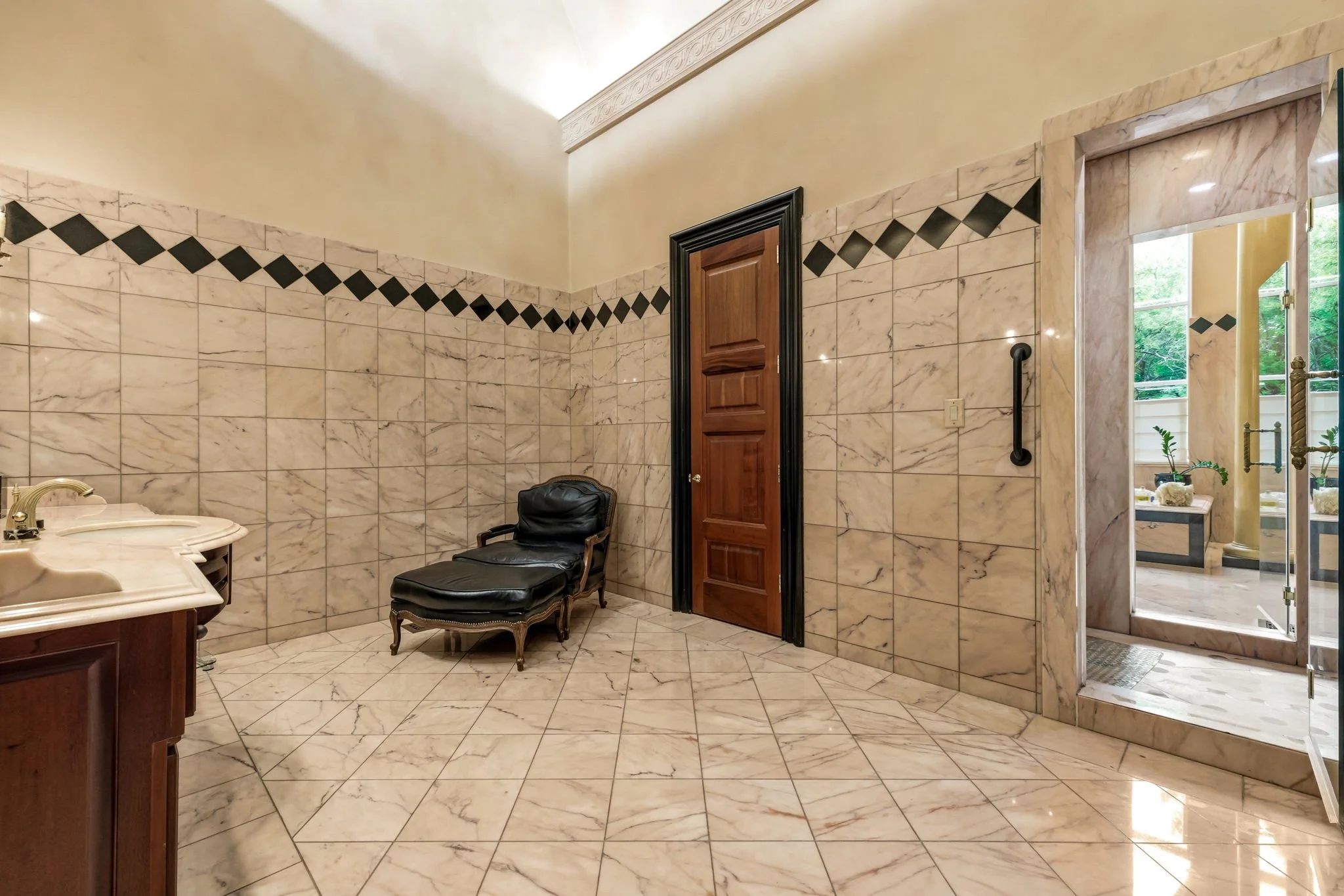 10-web-or-mls-5817 Red Wolf - Primary Bedroom Suite-10.jpg