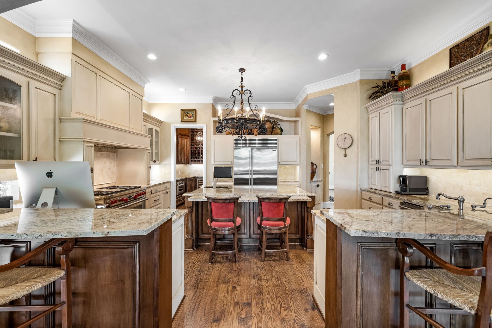 18-web-or-mls-3020 Shelton Way-18.jpg