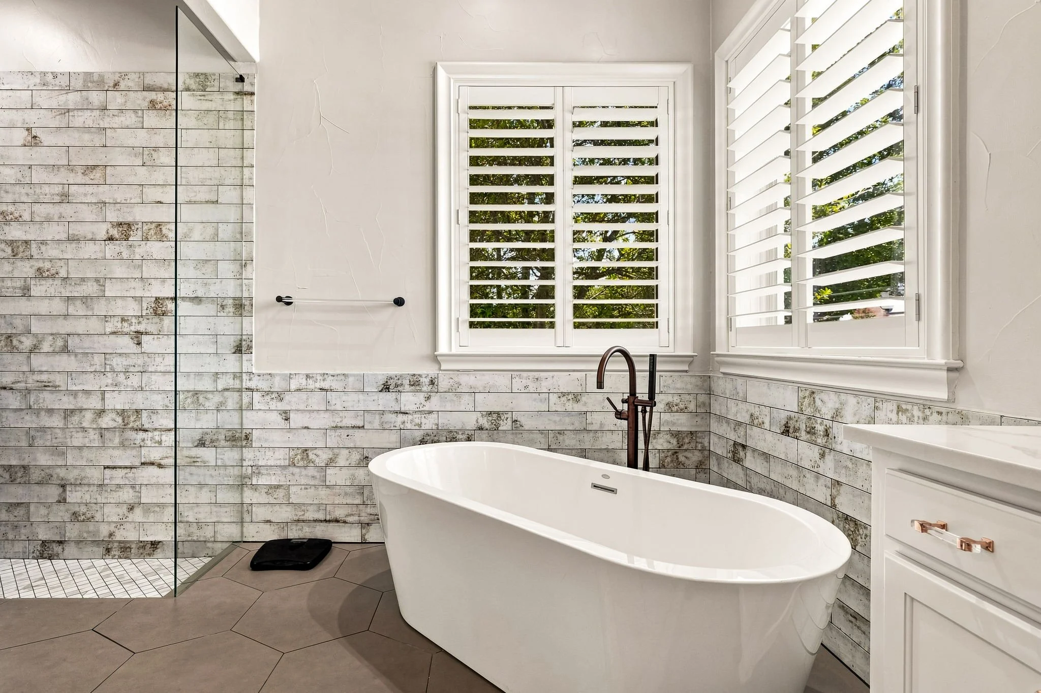 29-web-or-mls-2120 Meadow View-29.jpg