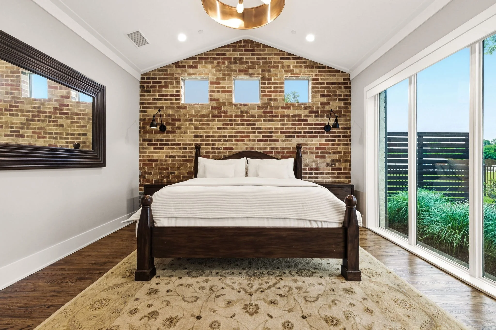 20-web-or-mls-7851 Meadow Hill-20.jpg