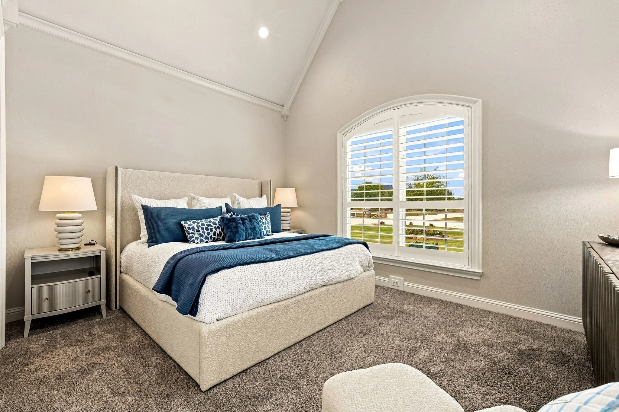 34-web-or-mls-2120 Meadow View-34.jpg