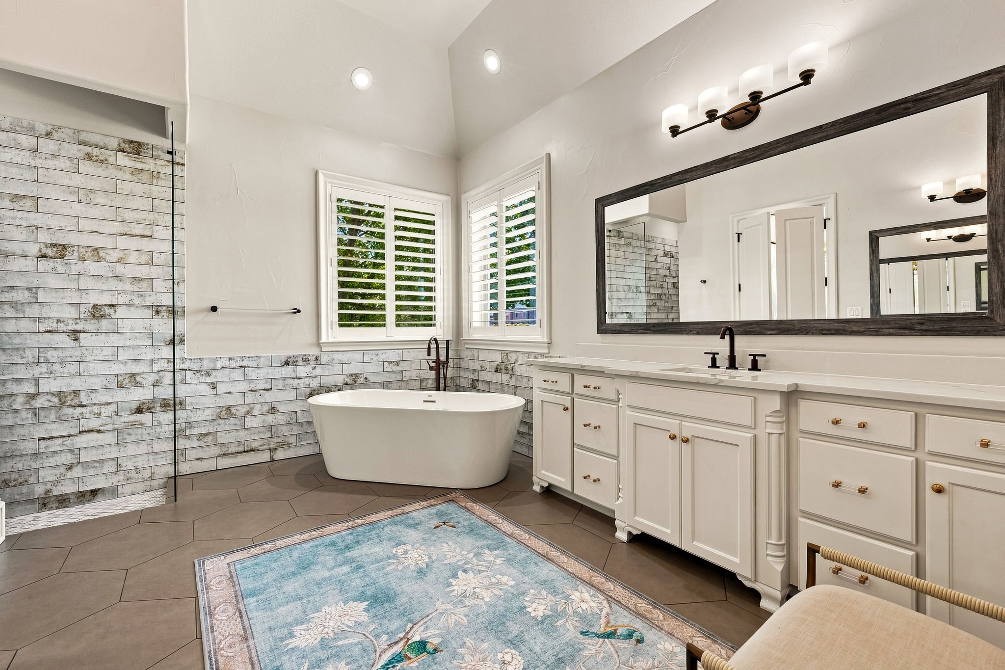 26-web-or-mls-2120 Meadow View-26.jpg