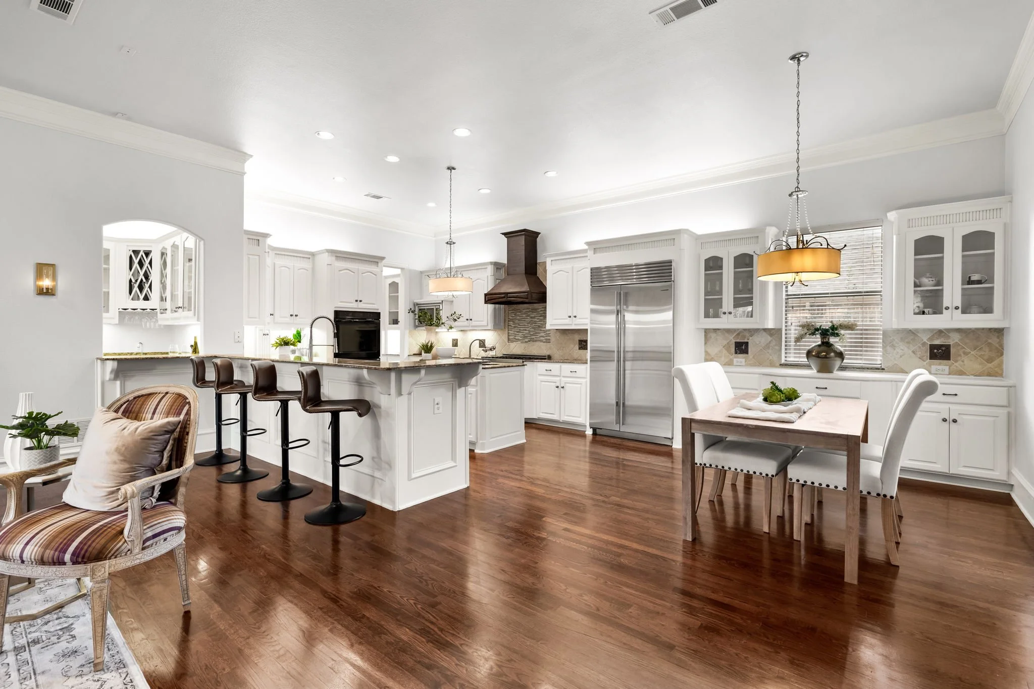 14-web-or-mls-6609 Riverhill-14.jpg