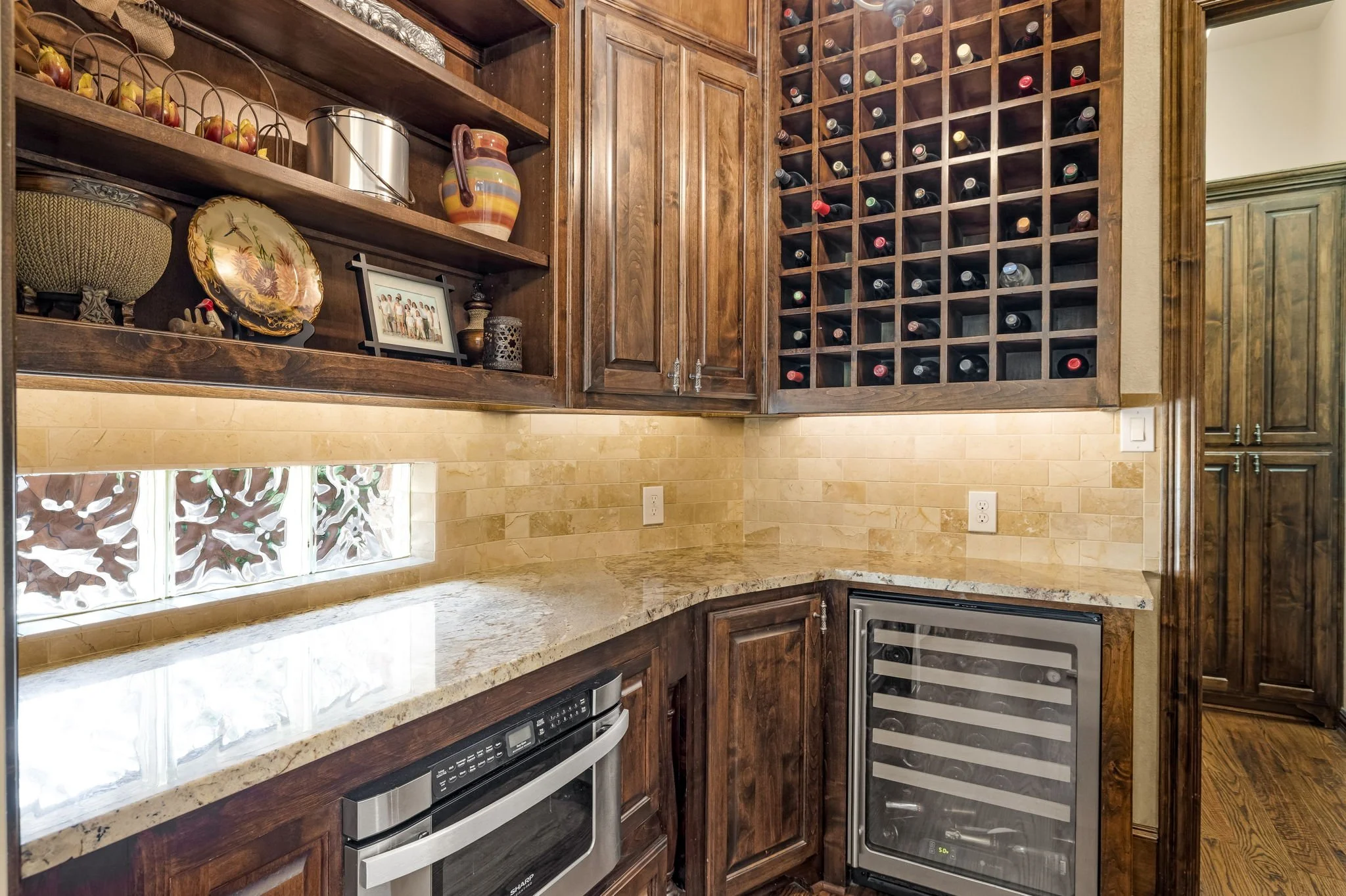 20-web-or-mls-3020 Shelton Way-20.jpg