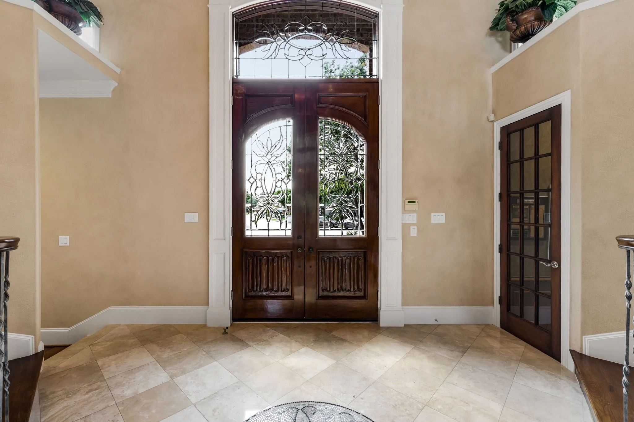 3-web-or-mls-3020 Shelton Way-03.jpg