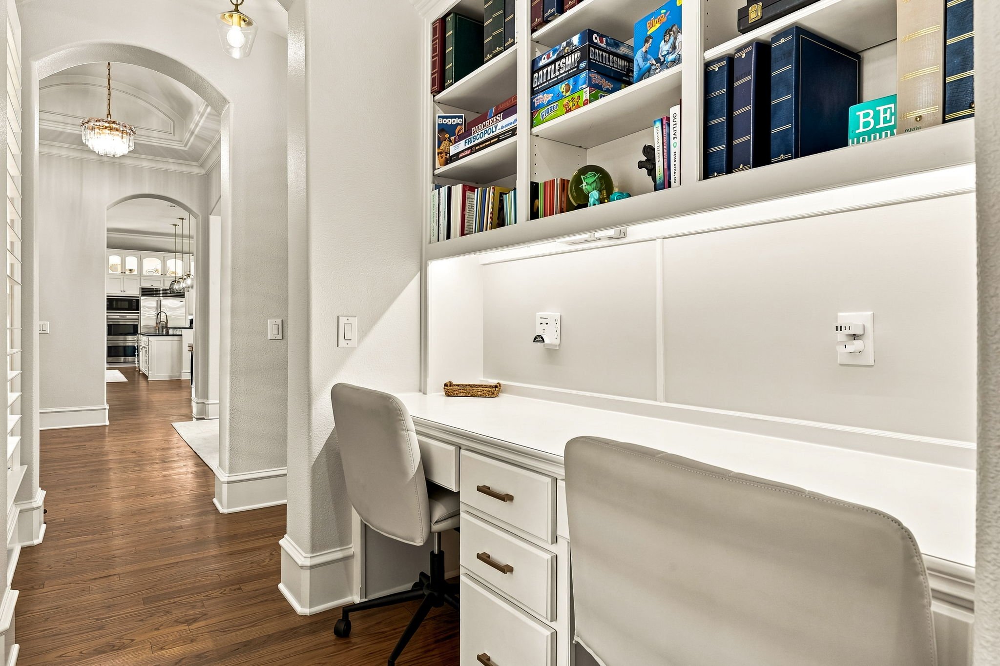21-web-or-mls-2120 Meadow View-21.jpg