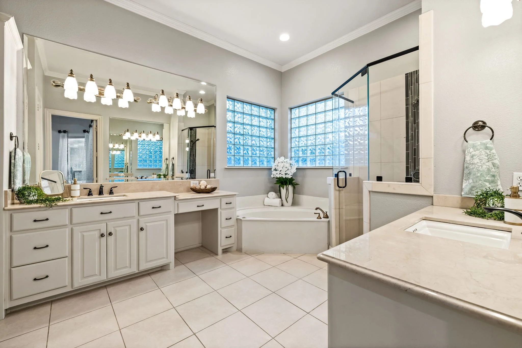 29-web-or-mls-6609 Riverhill-29.jpg