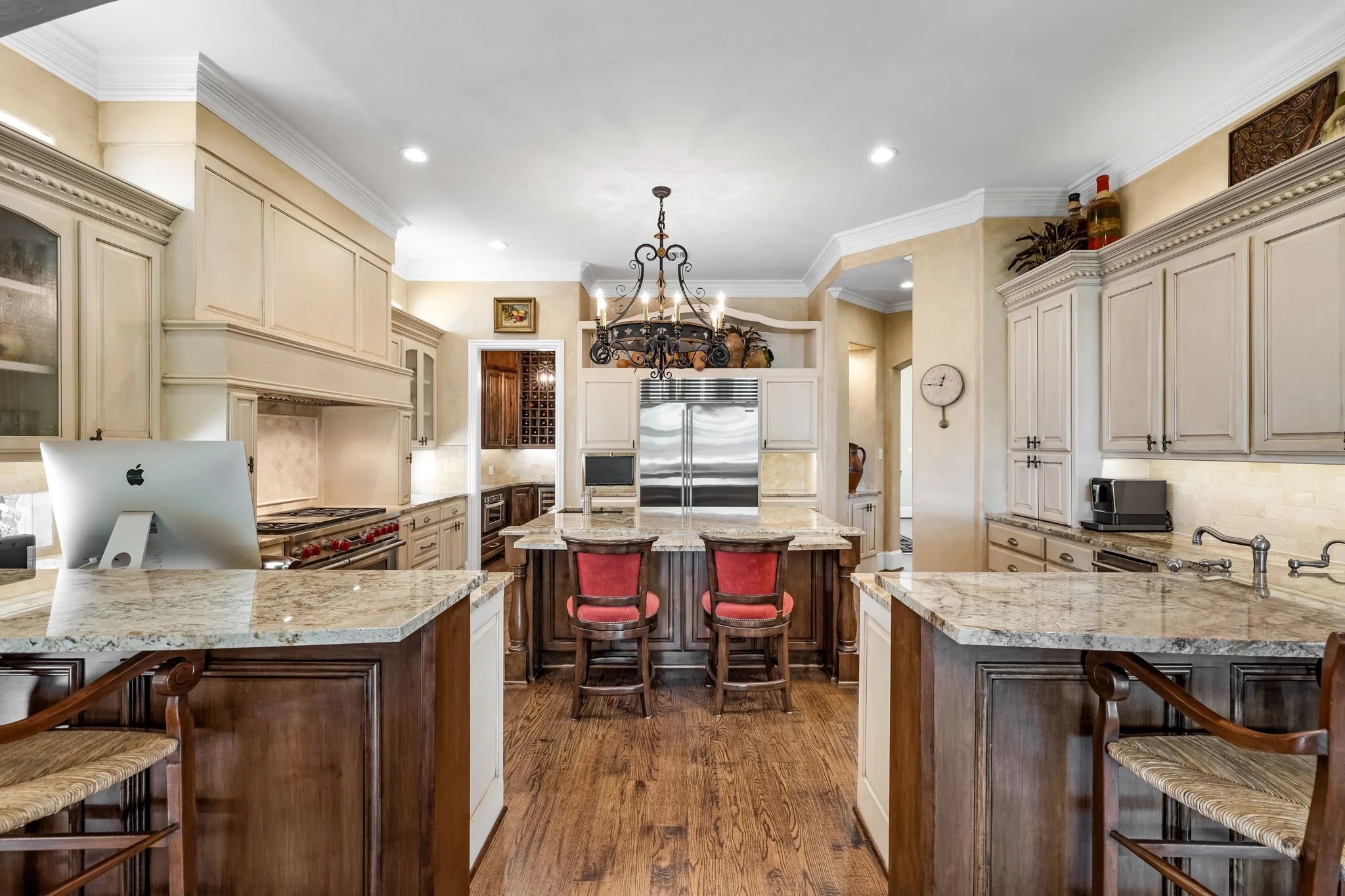 18-web-or-mls-3020 Shelton Way-18.jpg