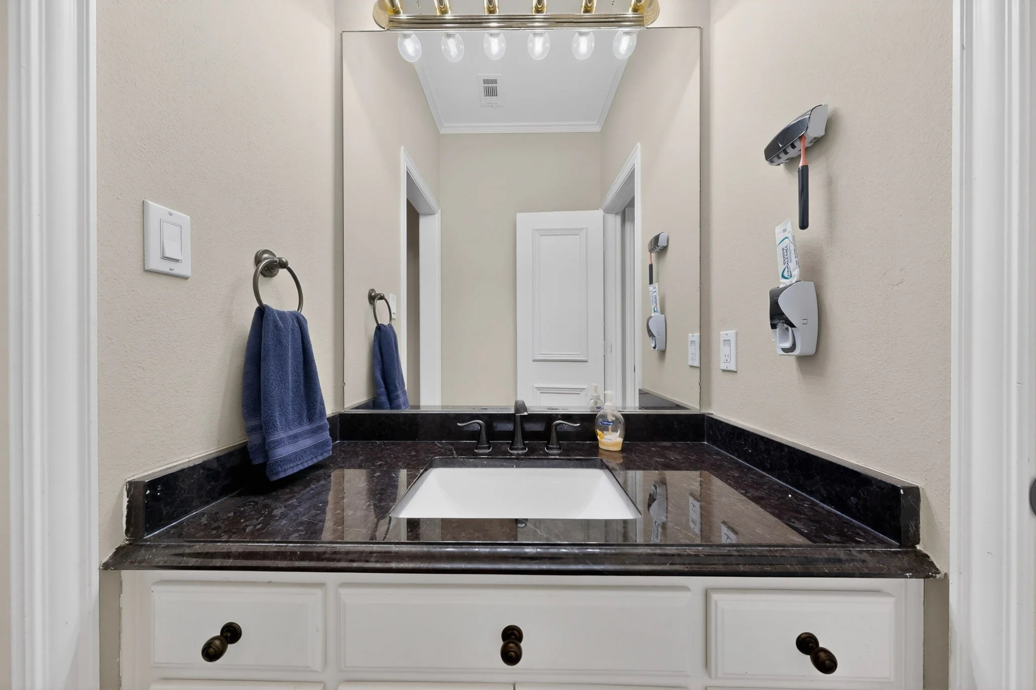 3dcasas-5700-walden-dr-037.jpg