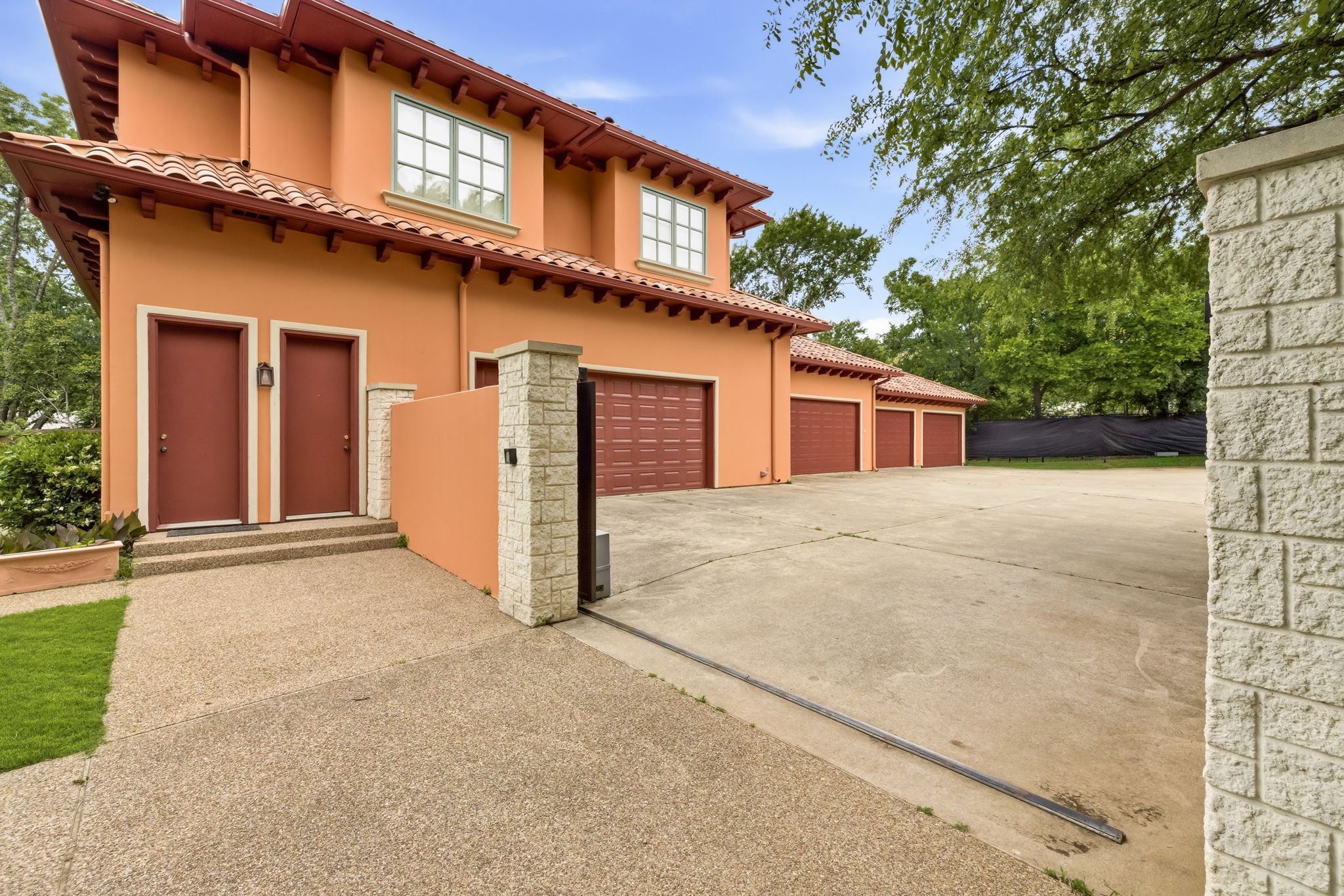 18-web-or-mls-5817 Red Wolf - Primary Bedroom Suite-18.jpg