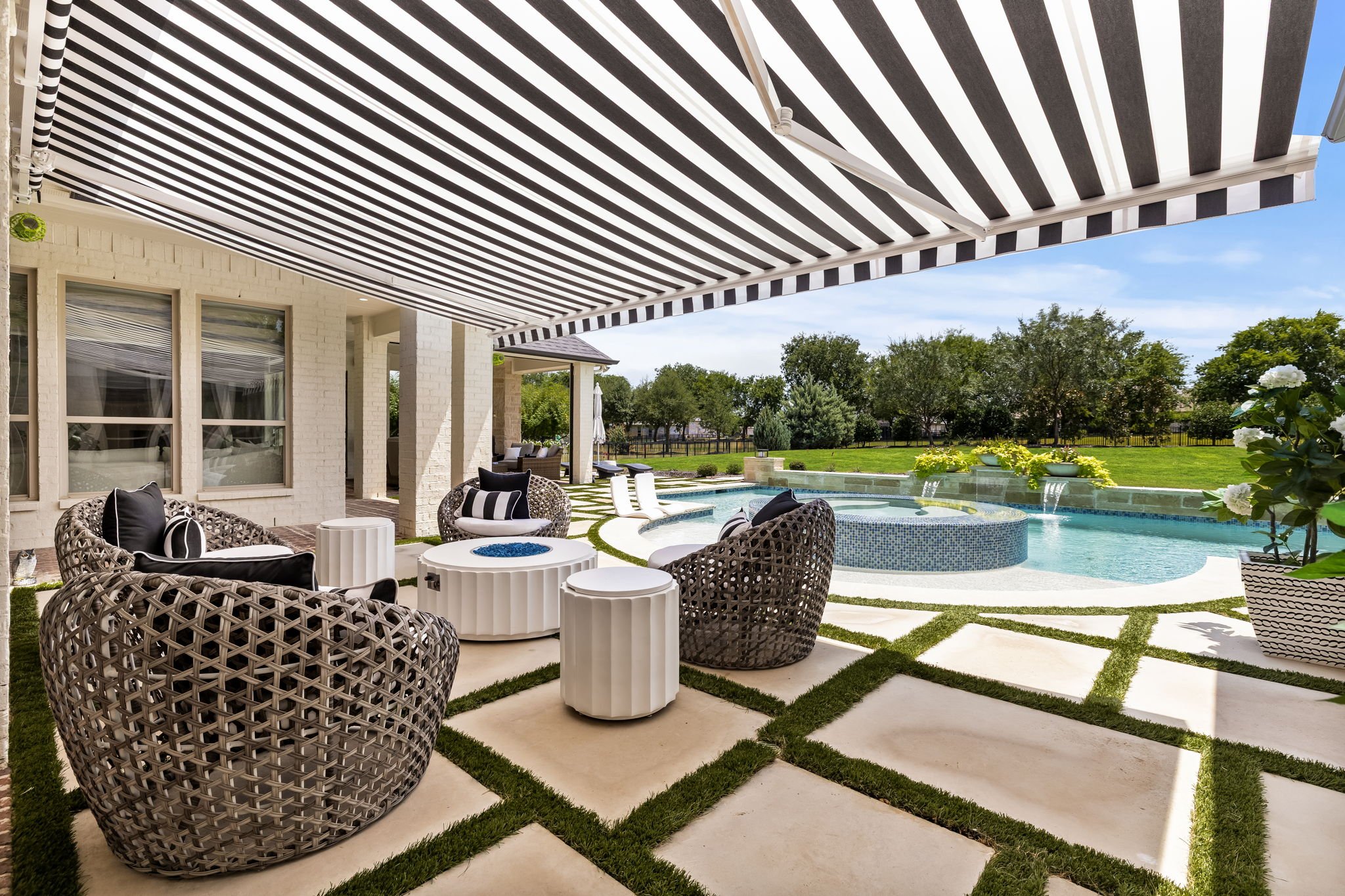 51-web-or-mls-2120 Meadow View-51.jpg