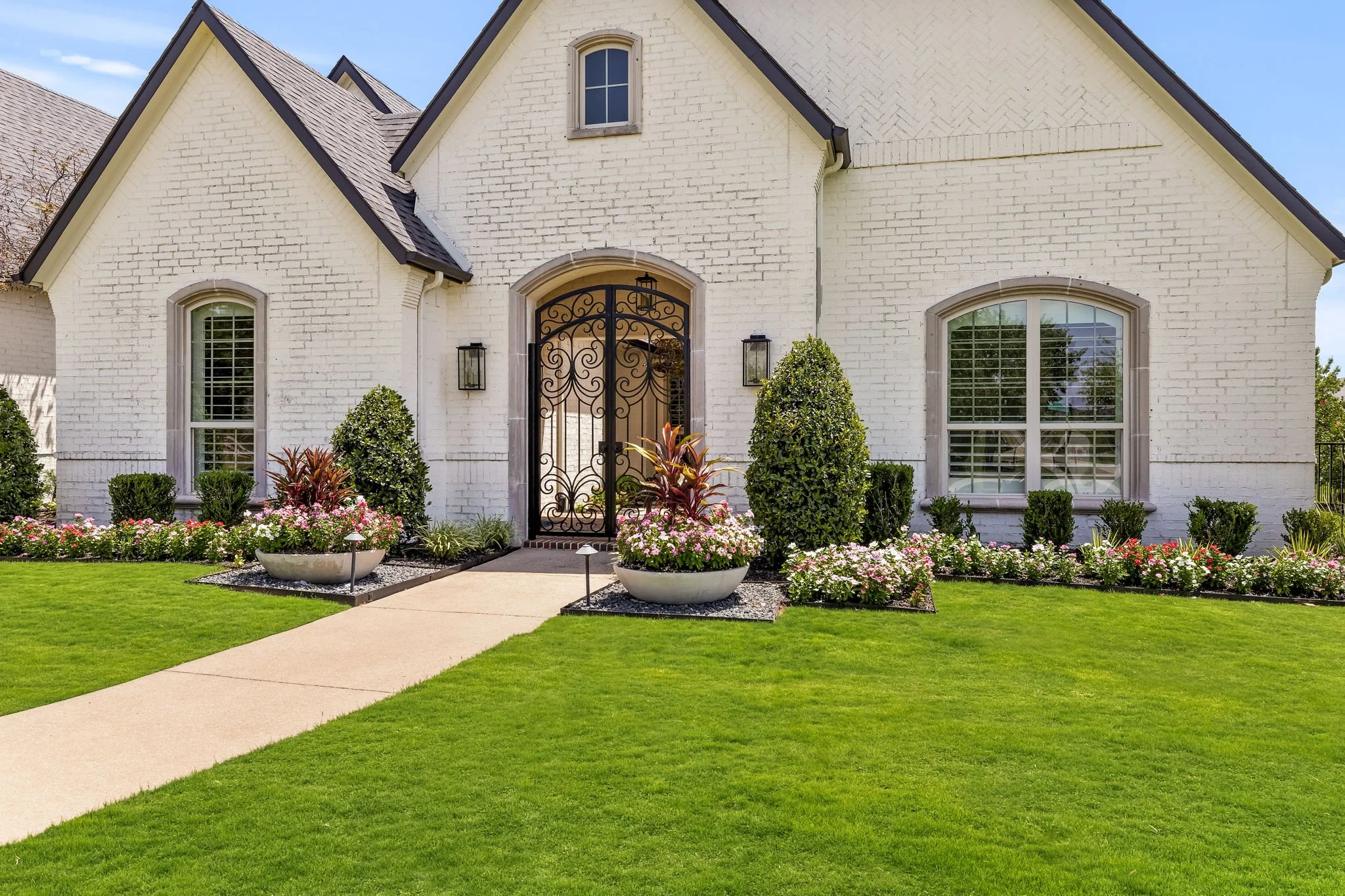 2-web-or-mls-2120 Meadow View-02.jpg