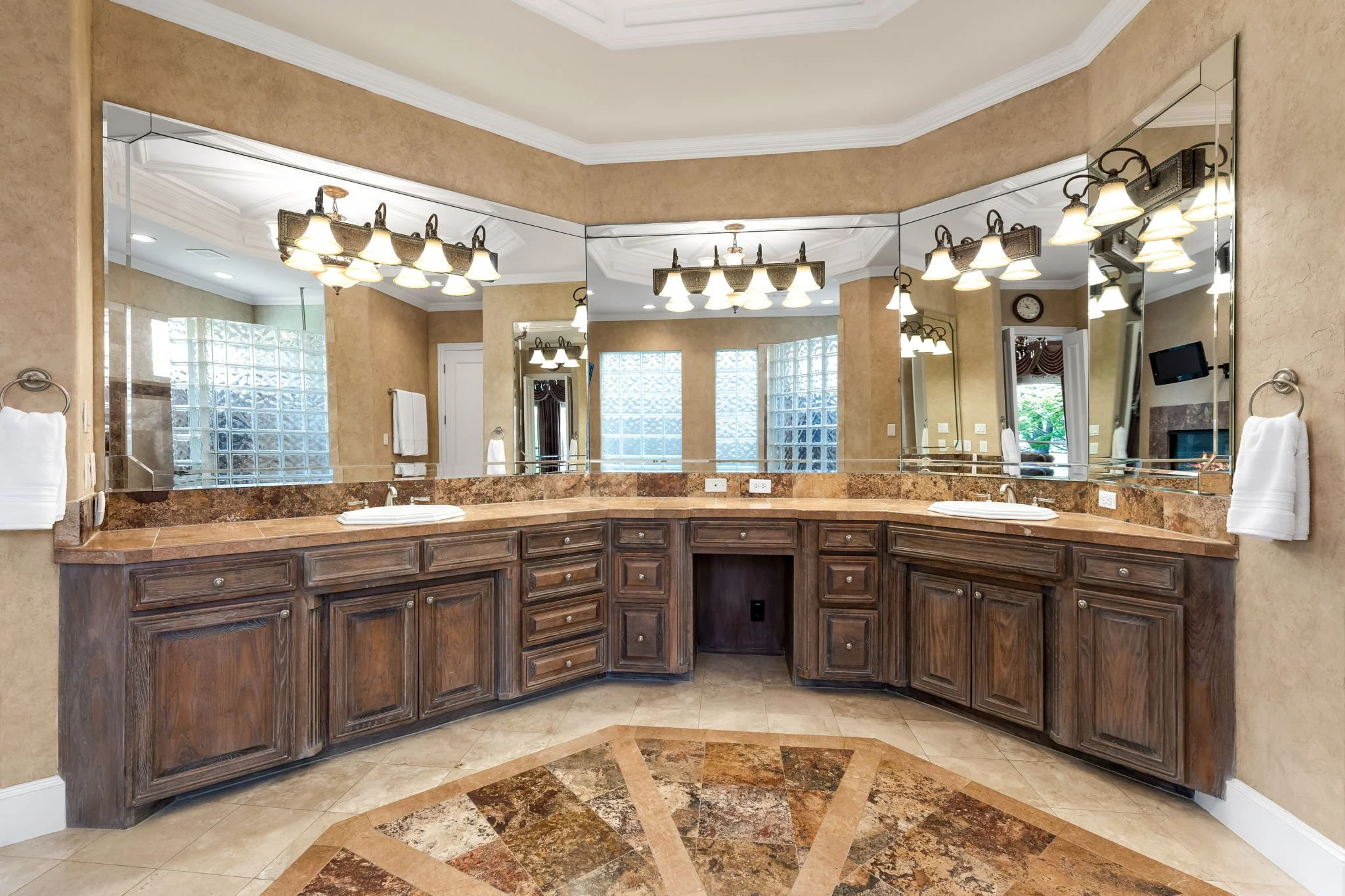 31-web-or-mls-3020 Shelton Way-31.jpg