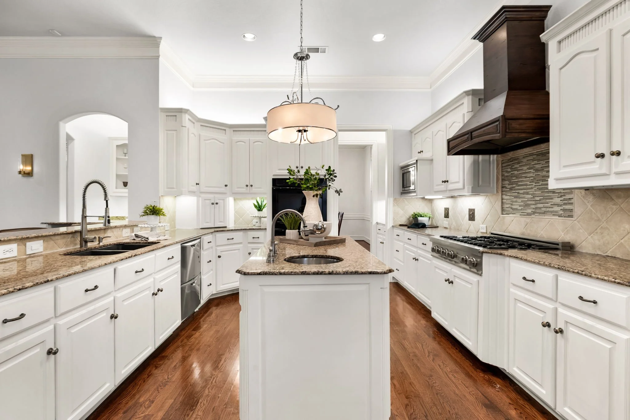 17-web-or-mls-6609 Riverhill-17.jpg