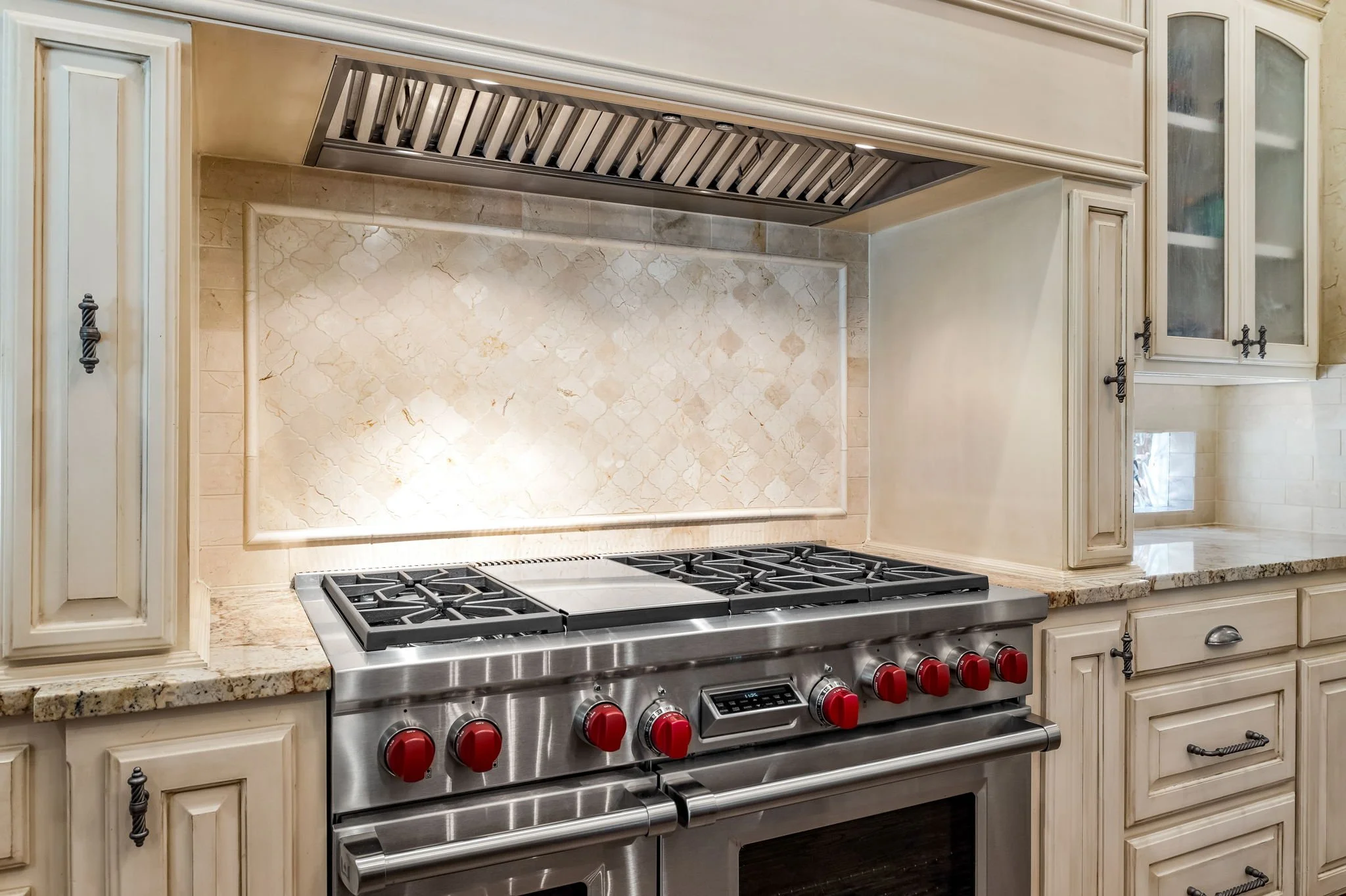 17-web-or-mls-3020 Shelton Way-17.jpg