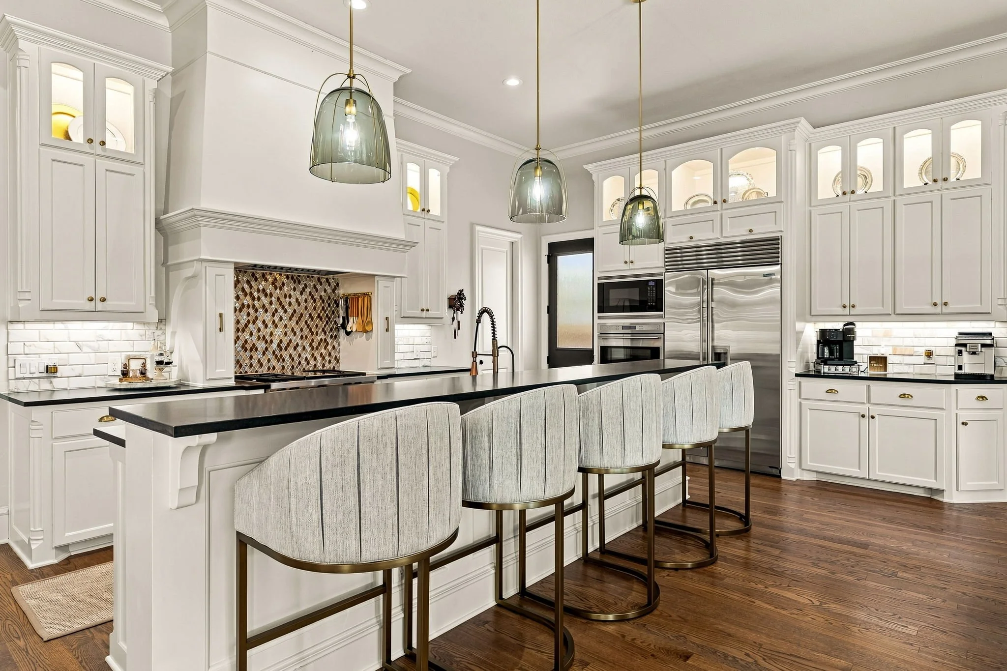 18-web-or-mls-2120 Meadow View-18.jpg