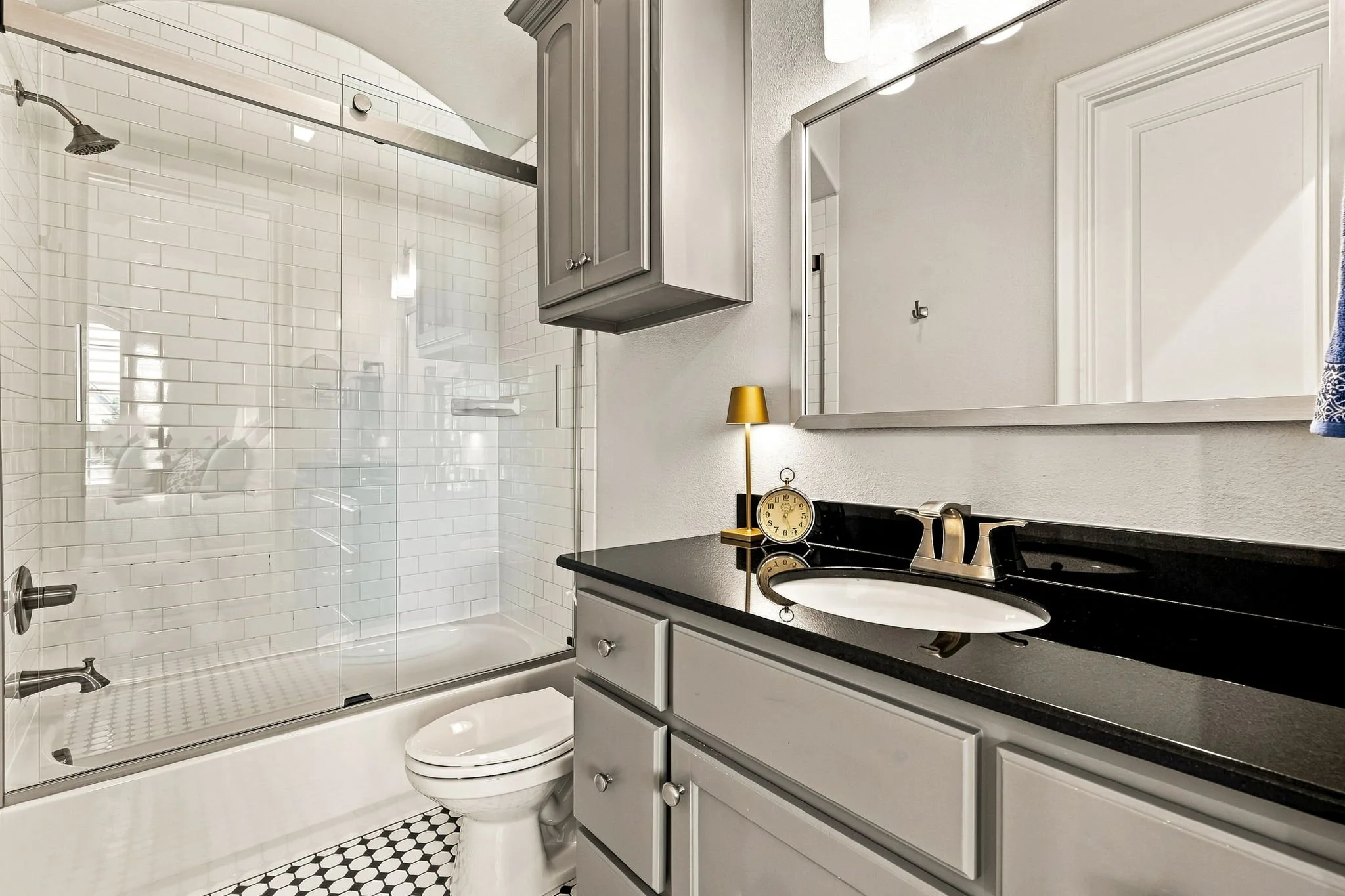 35-web-or-mls-2120 Meadow View-35.jpg