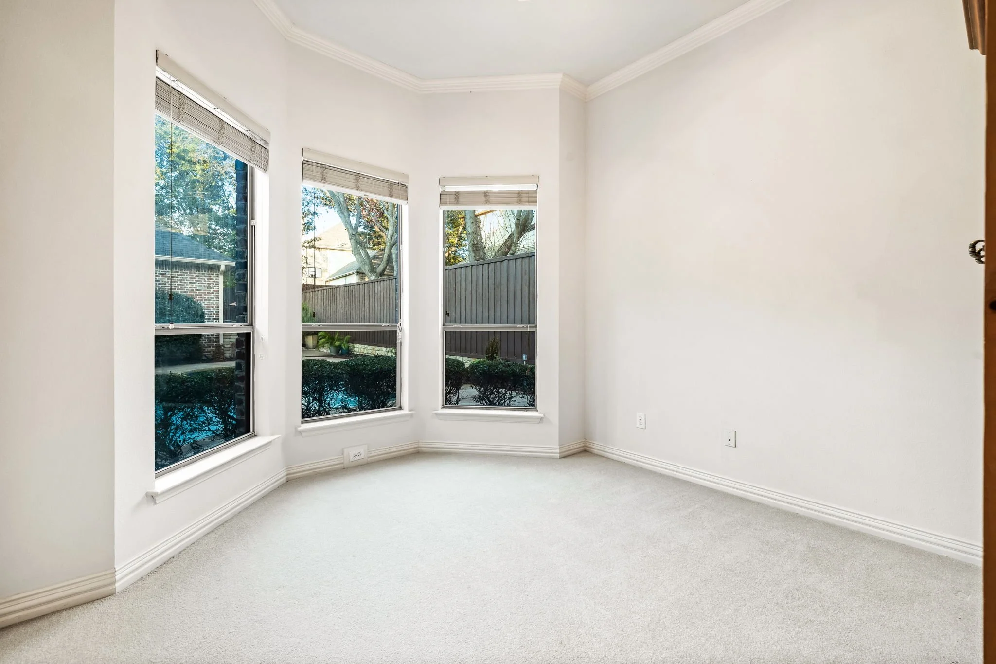 37-web-or-mls-6609 Riverhill-37.jpg