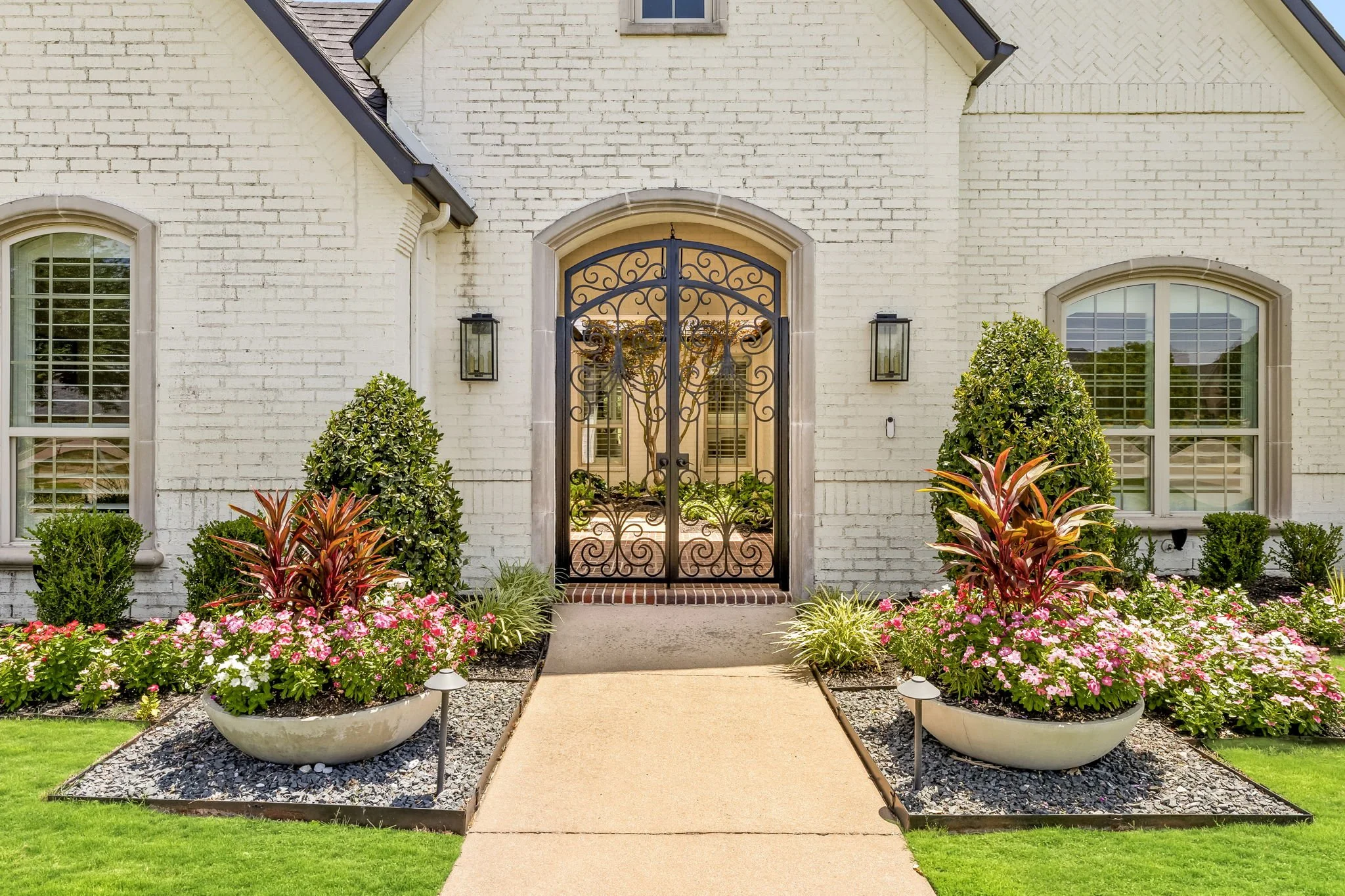 3-web-or-mls-2120 Meadow View-03.jpg
