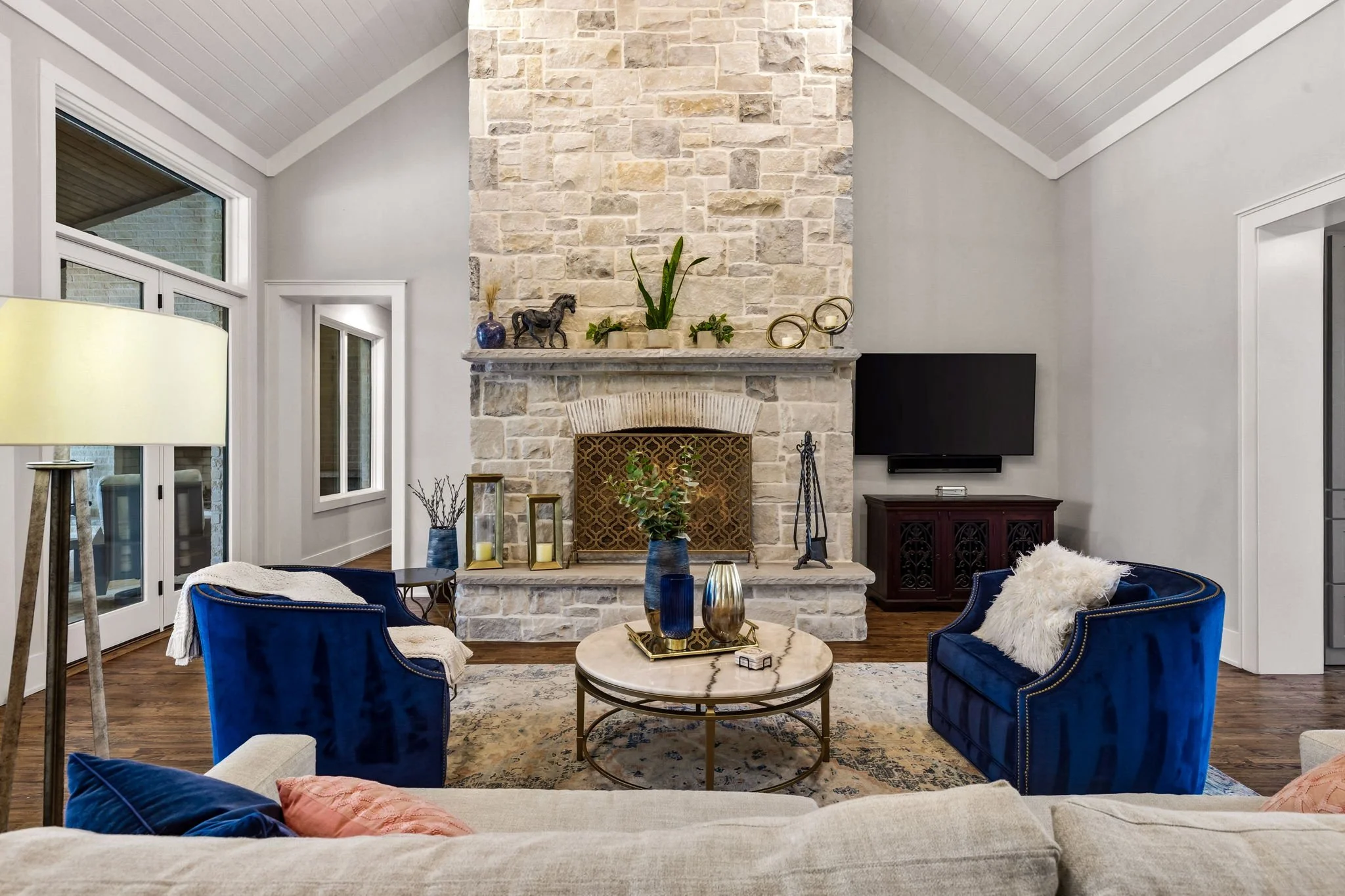 7-web-or-mls-7851 Meadow Hill-7.jpg