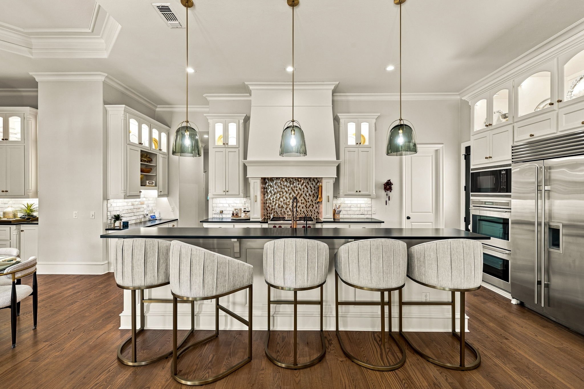 17-web-or-mls-2120 Meadow View-17.jpg