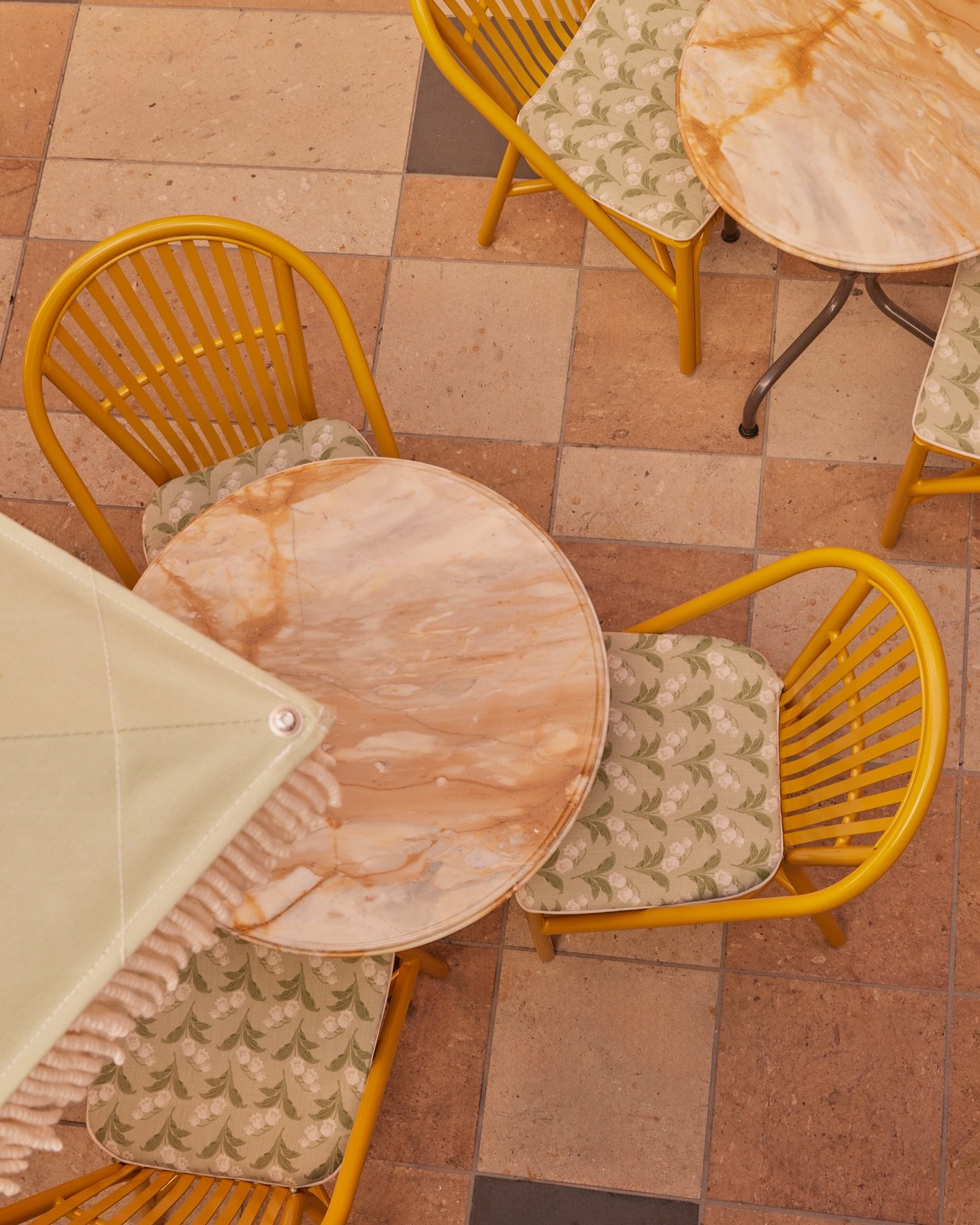Where weekends bloom in colour and conversation.
Sunlight spills, chairs gather close, and delight lingers in the air @cafecressida 

Design @larissaleigh.interiors
Photography @jacqui_turk