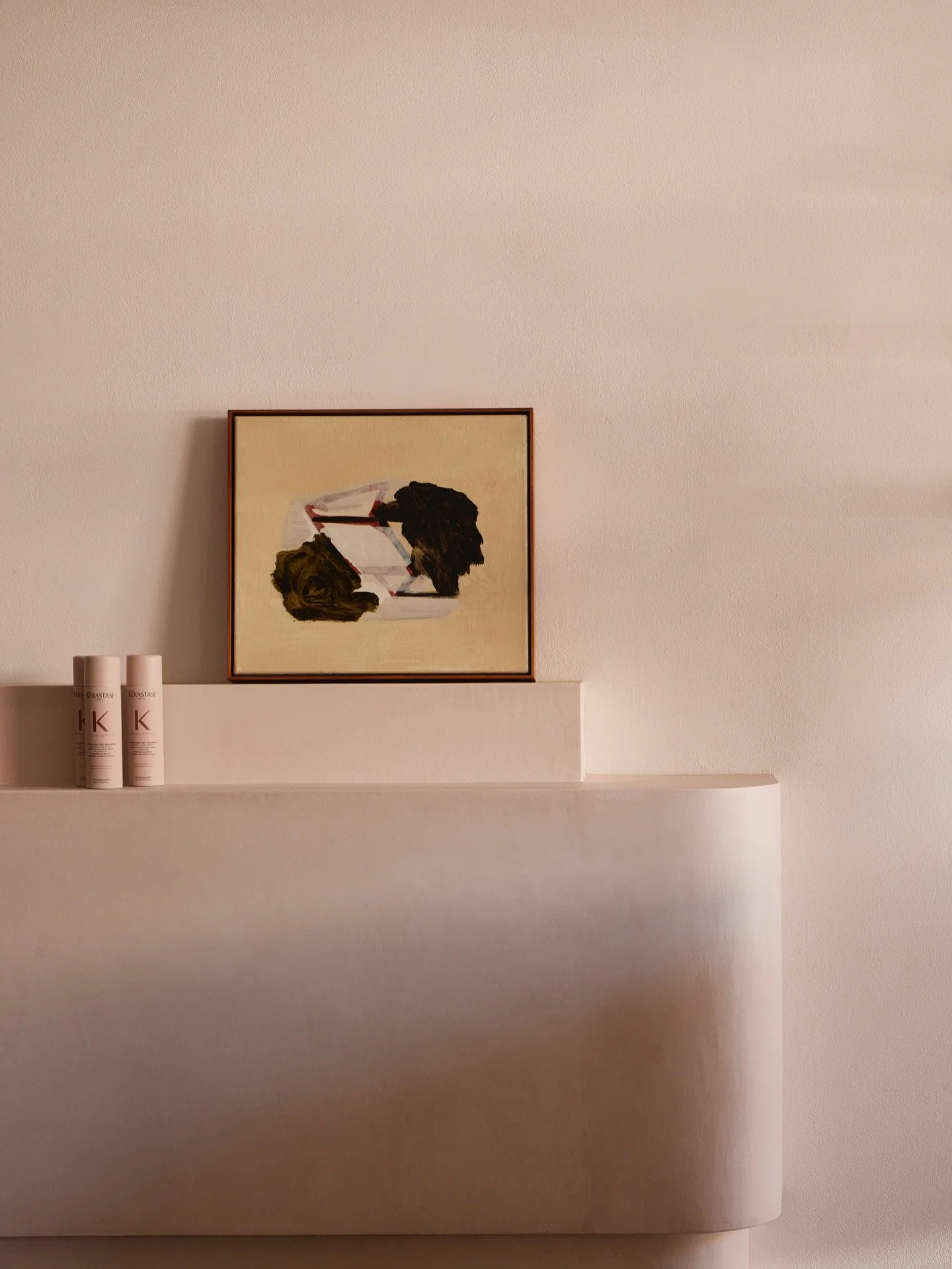 Inspired by the quiet rhythm of museums, a stepped microcement display thoughtfully composed for @vincentanddupree. Simple yet deliberate, softened by shadow &ndash; where the products emerge as the true feature.

Photography by @jacqui_turk