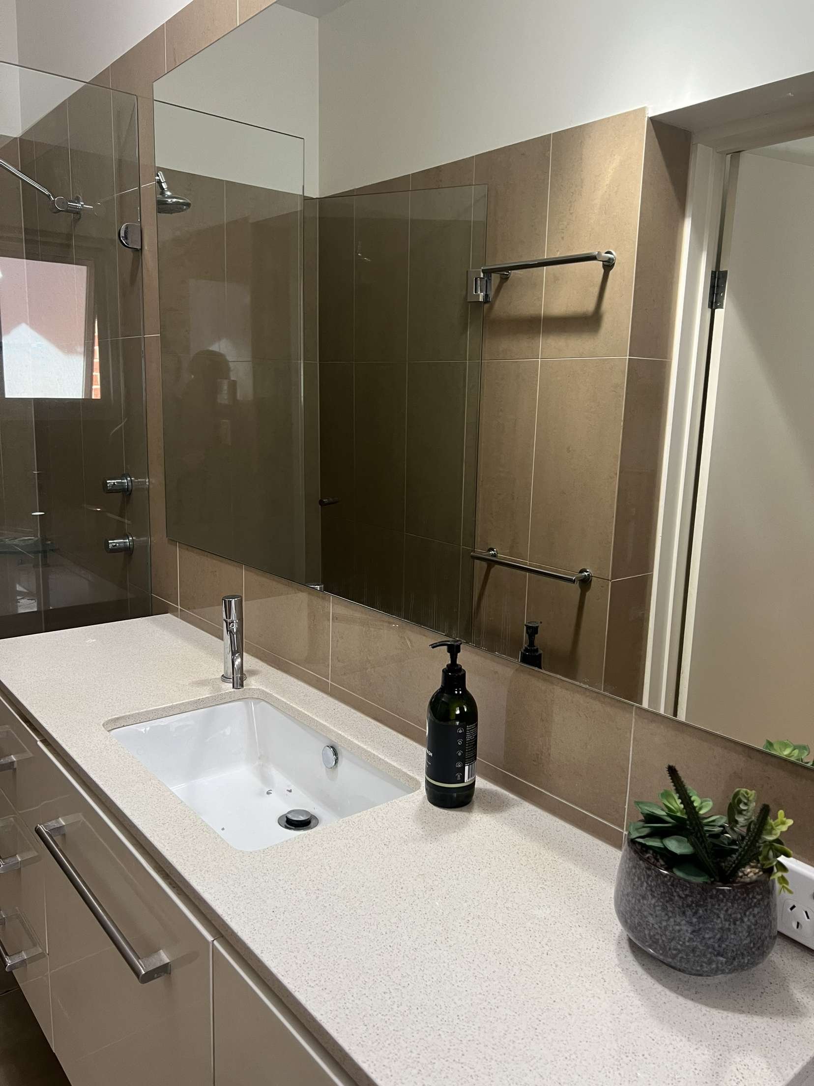 Bathroom sink and mirror