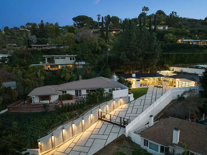 $3,205,000 | Sherman Oaks