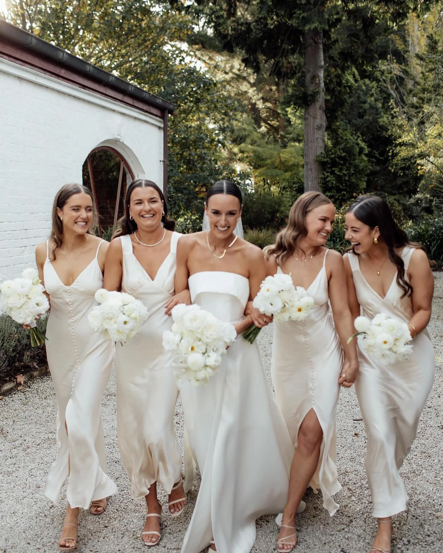What a privilege to style the gorgeous @breecrawford__ and her best gals hair on Friday.
Such a gorgeous bunch of humans ✨✨
Bloody divine 
Brees makeup @kasiaastanicich 
Rest of the babes makeup @bykendal___ 
📷 @georgeandjane__ 
Floral perfection