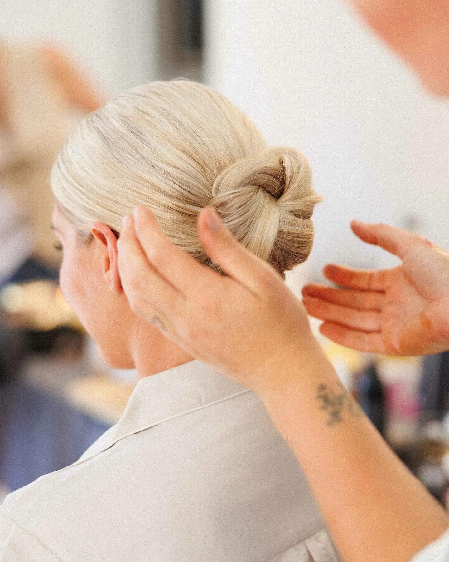 Lush bun for this gorgeous bridesmaid ✨
Styled using @ghdhair_anz chronos 
@natalieannehaircare prep + play
@davroe.nz cloud
📷 @orionchauphotography