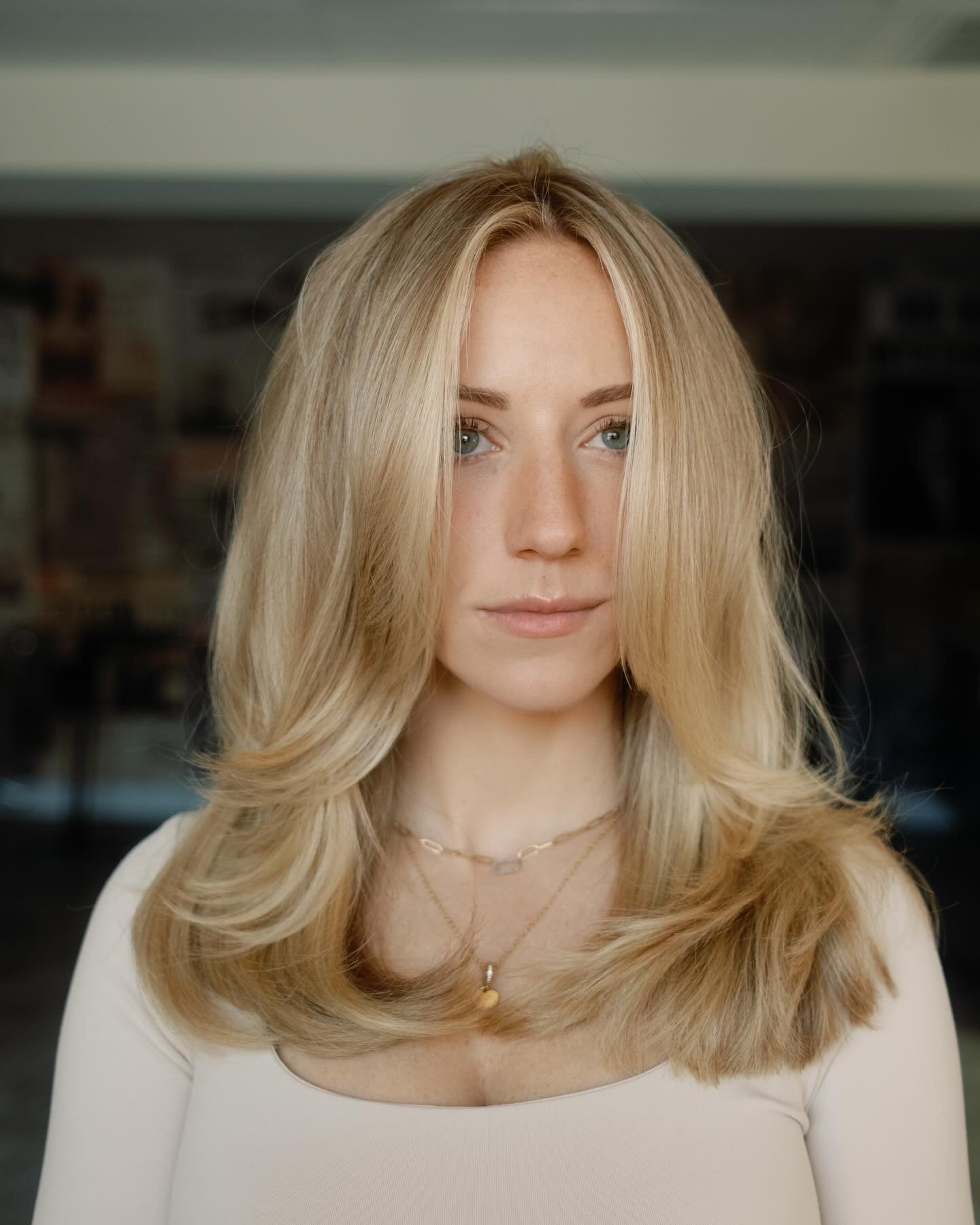 Sunday mornings go best with a blowout from @kristenbuzz_beauty ☀️