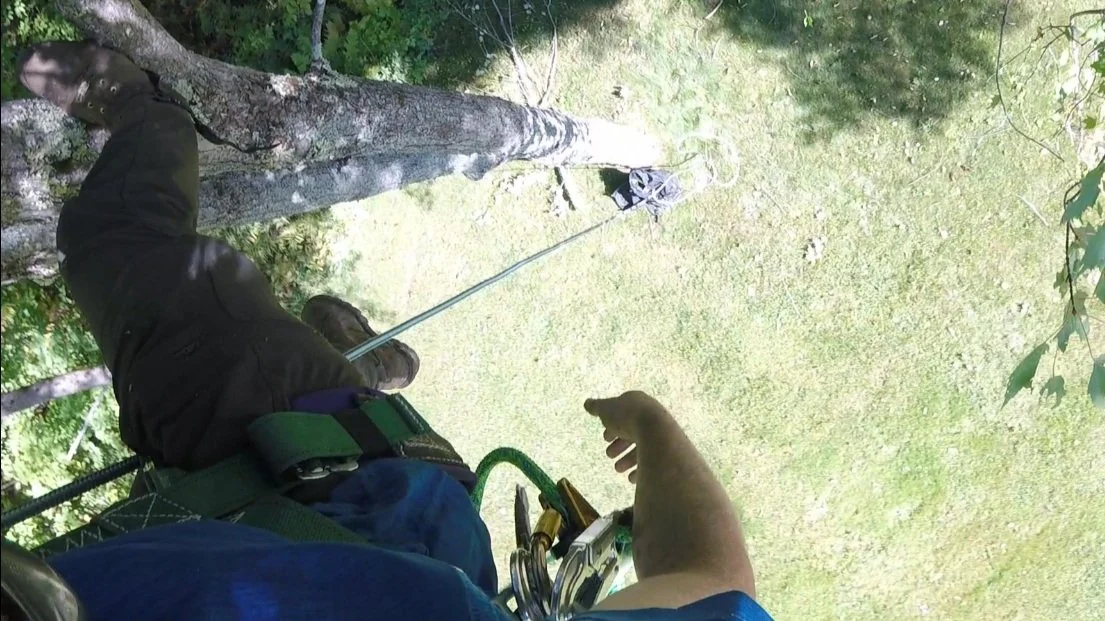 POV RAPPELLING.jpg