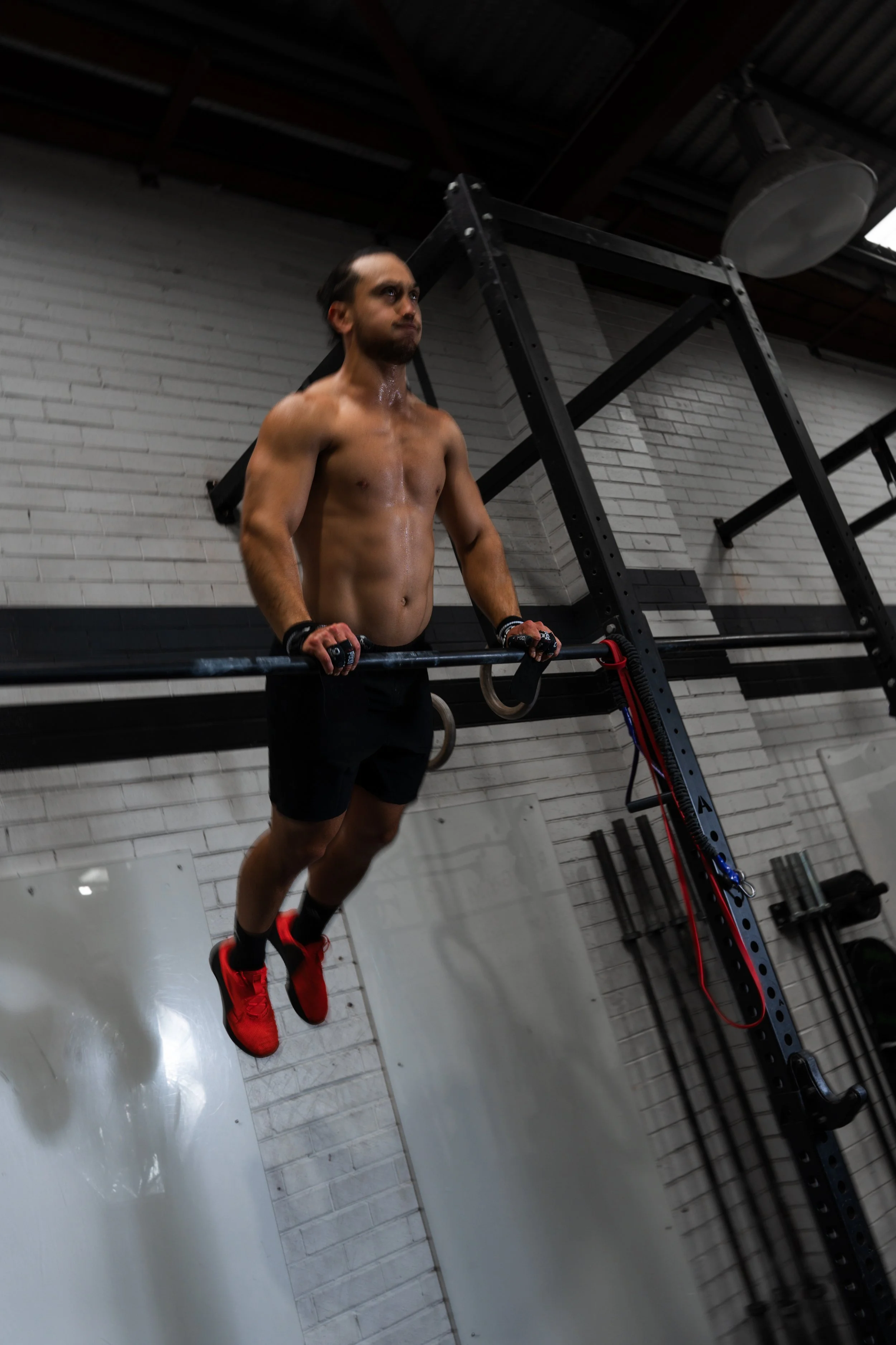 destry-crossfit-athlete-muscle-up-gymnastics-training.jpg