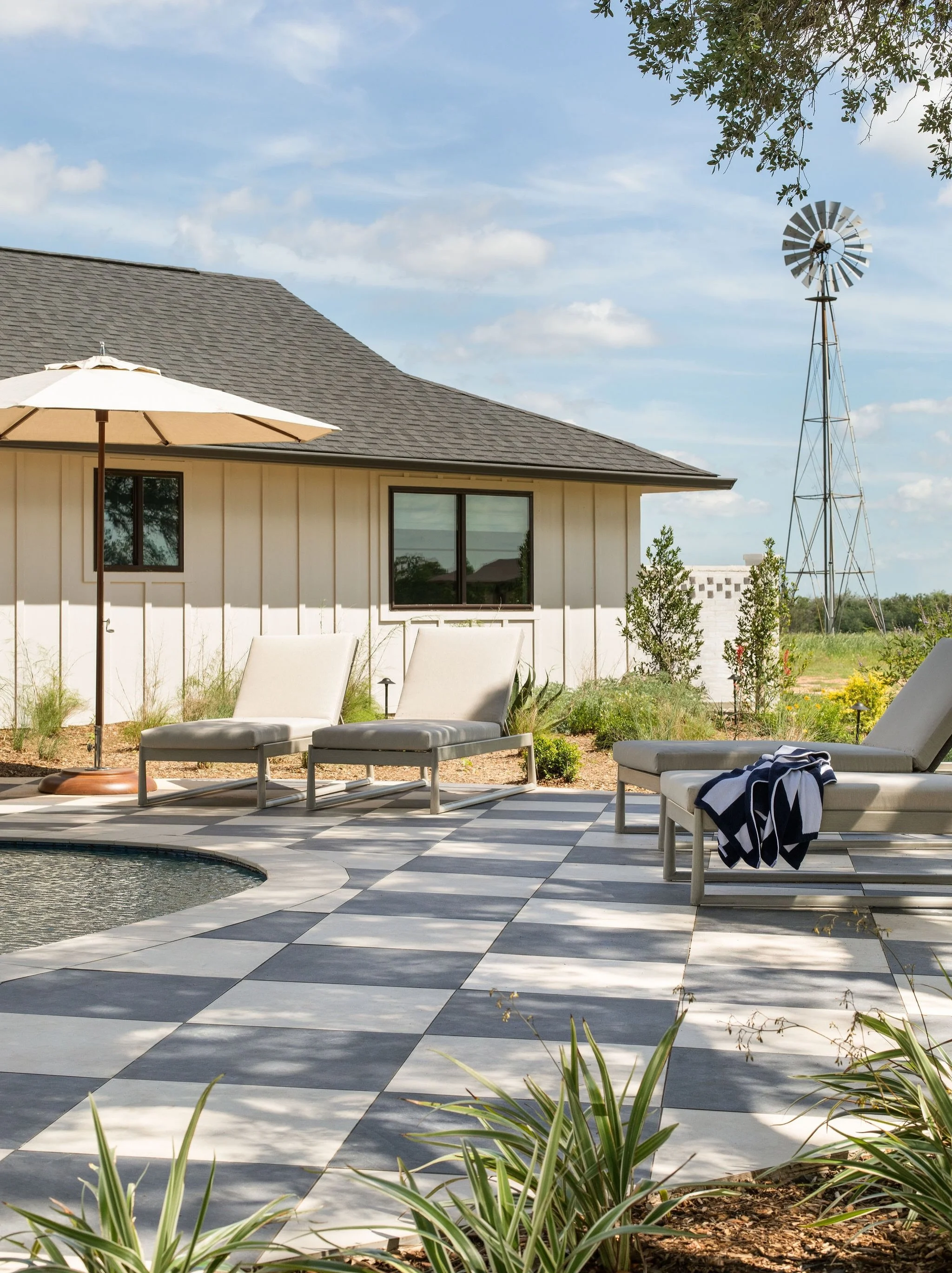 Antiques Week is calling and we still have a few places to stay. 🤎

If Antiques Week is on your calendar, Host&icirc;e has availability throughout the show, October 15-November 1. Come for the treasure hunting, stay somewhere you&rsquo;ll be just as