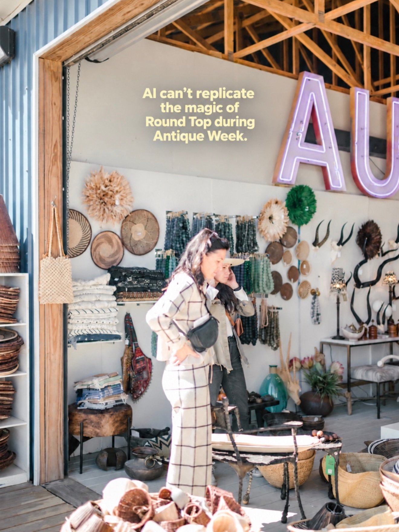 Some things just can&rsquo;t be replicated. The cute outfits, the treasure hunting, the dogs you meet along the way, finding the piece you didn&rsquo;t know you needed, and of course&hellip; a little Round Top negotiating🫱🏻&zwj;🫲🏼

Antiques Week 