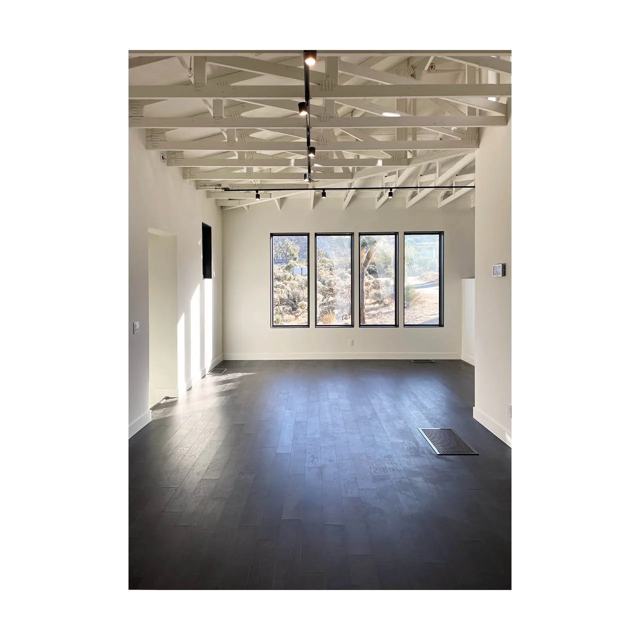 david-vanarsdell-architects-exposed-trusses-big-windows-jtree-one-custom-home-joshua-tree.jpg