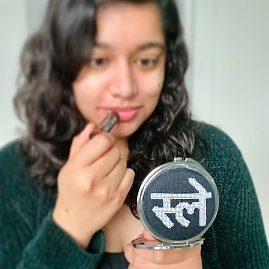 ✨SLAY✨ but make it #Hindi 💅

#2025 is going to be a year of #creativity for me here on #nehaxstitch &mdash; I was so excited when I figured out how to mount my #embroidery on this compact mirror 🙌🏽 Let me know what you think 👀 Should I add this t