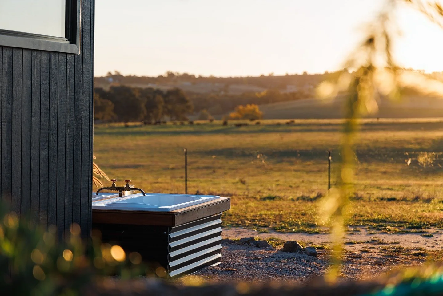 Perfect outdoor bath weather on the horizon 👌🏼

Book direct today