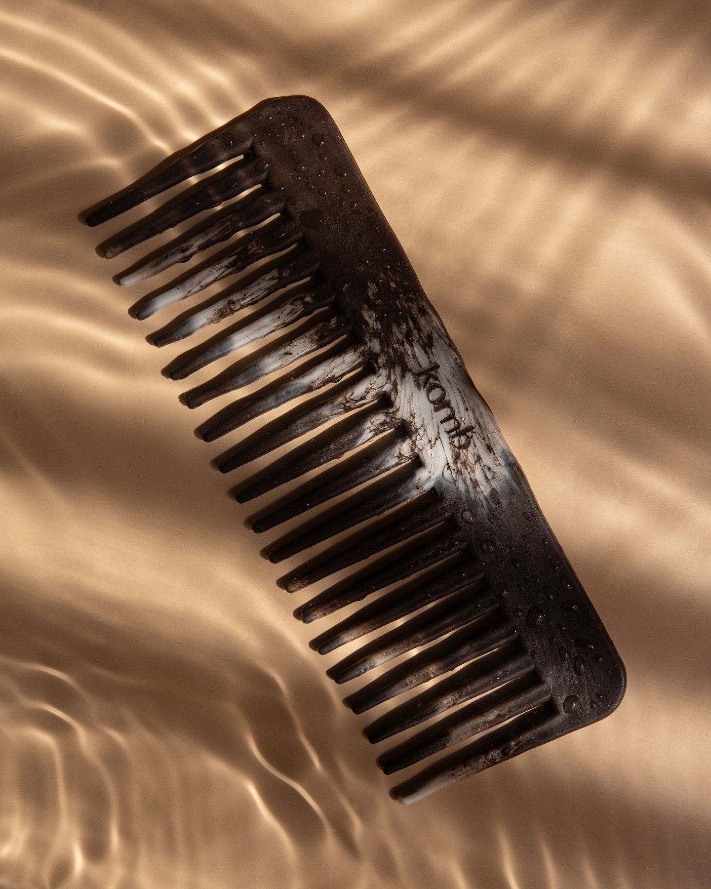 Komb your way to better hair with our signature wide tooth beauty comb made from a blend of renewable and recycled materials, including recycled coffee grounds in our COFFEE comb.

The versatility of the composition of materials in our eco-conscious 